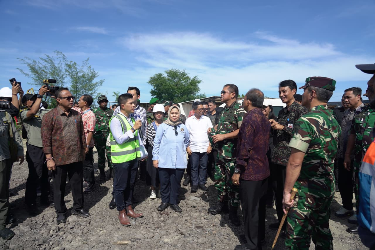Dukung Energi Terbarukan, Kasad Tinjau Pengelolaan Sampah Terpadu di Bali