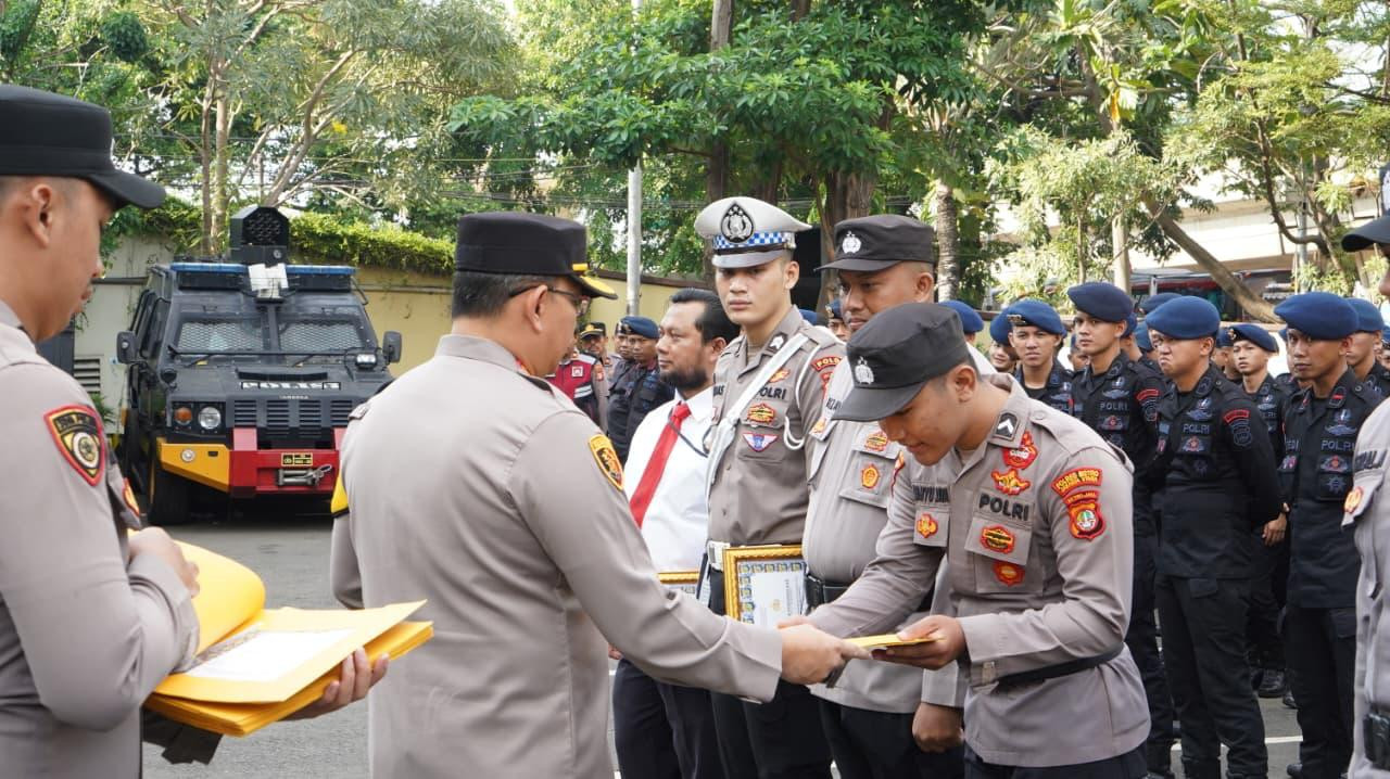 Polres Metro Jakarta Utara Beri Penghargaan kepada Personel Berprestasi