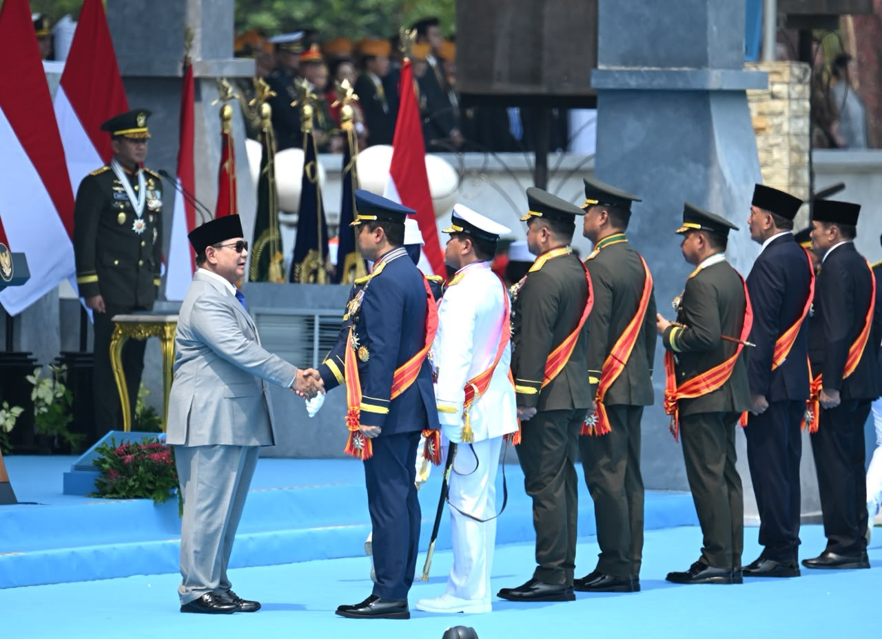 Presiden Prabowo Anugerahkan Tanda Kehormatan Bintang Mahaputera kepada Tujuh Tokoh TNI