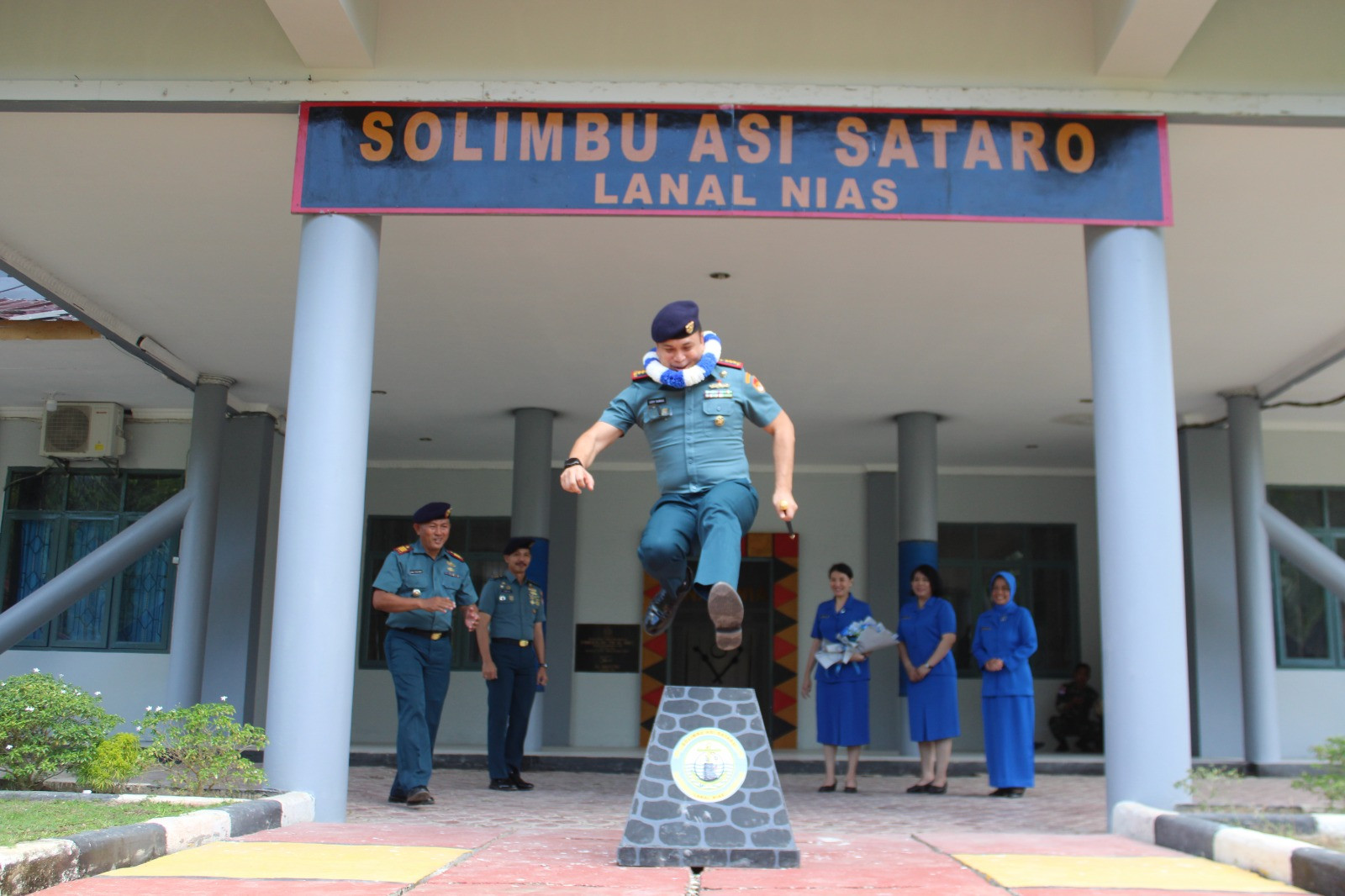 Jelang Pergantian Komandan, Lanal Nias Gelar Rangkaian Tour Fasilitas, Memorandum, Exit Briefing dan Berbagi Bersama Anak Yatim