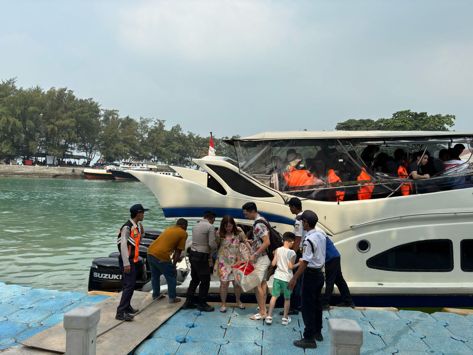 Polisi Baik Kawal Keamanan Dermaga Pulau Penduduk, Cegah Narkoba dan Miras Masuk Wilayah Kepulauan Seribu