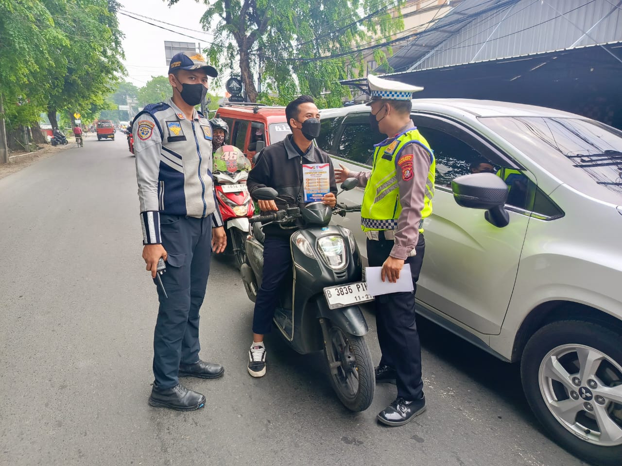 Operasi Zebra Jaya 2025 : Polsek Bekasi Utara Gelar Sosialisasi Tertib Lalu Lintas Secara Humanis