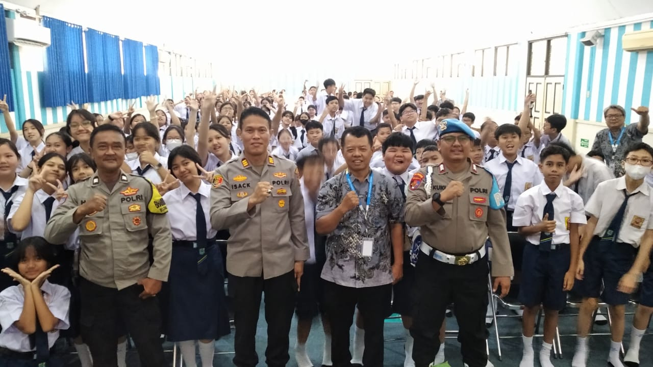 Cegah Kenakalan Remaja, Binmas Polsek Rawalumbu Beri Penyuluhan Keselamatan dan Narkoba di SMP Marsudirini Bekasi