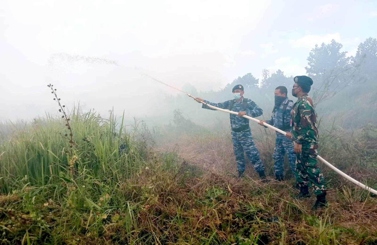 Komandan Lanud Sjamsudin Noor Pimpin Langsung Pemadaman Kebakaran Hutan dan Lahan di Kalimantan Selatan
