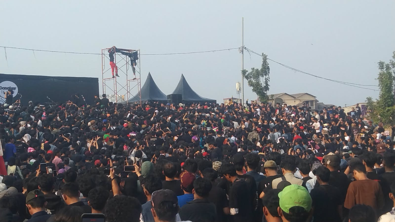 Ubah Citra Kalibaru Lewat Musik, Penampilan Ben Dongker Tuai Antusiasme Pengunjung