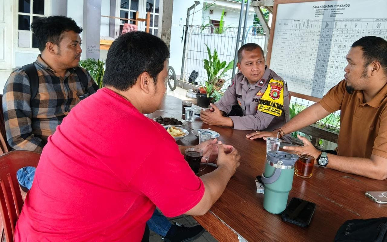 Bhabinkamtibmas Jatikarya Sambangi Ketua Koperasi Merah Putih, Sampaikan Imbauan Kamtibmas