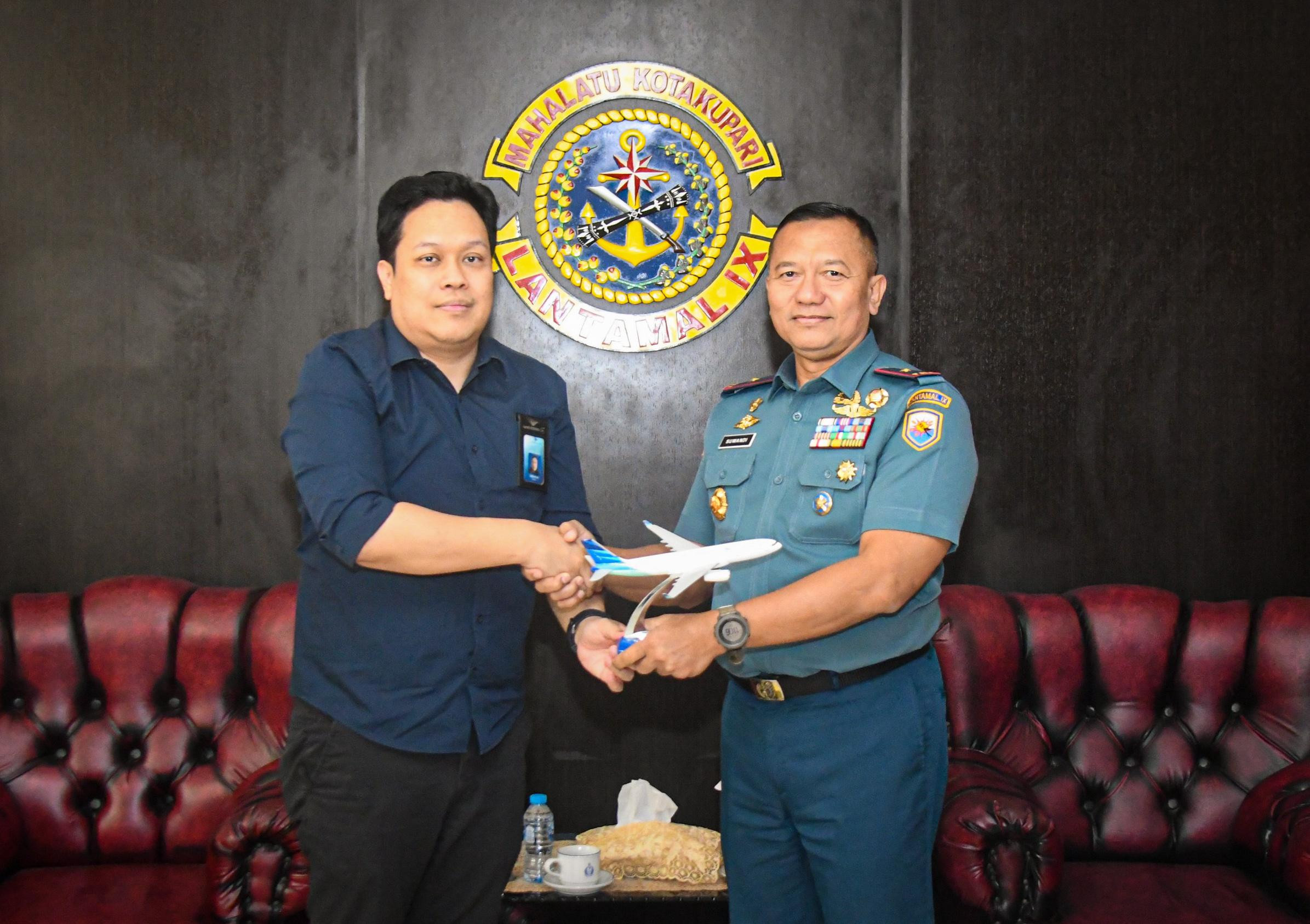 Danlantamal IX Terima Courtesy Call General Manager Garuda Indonesia