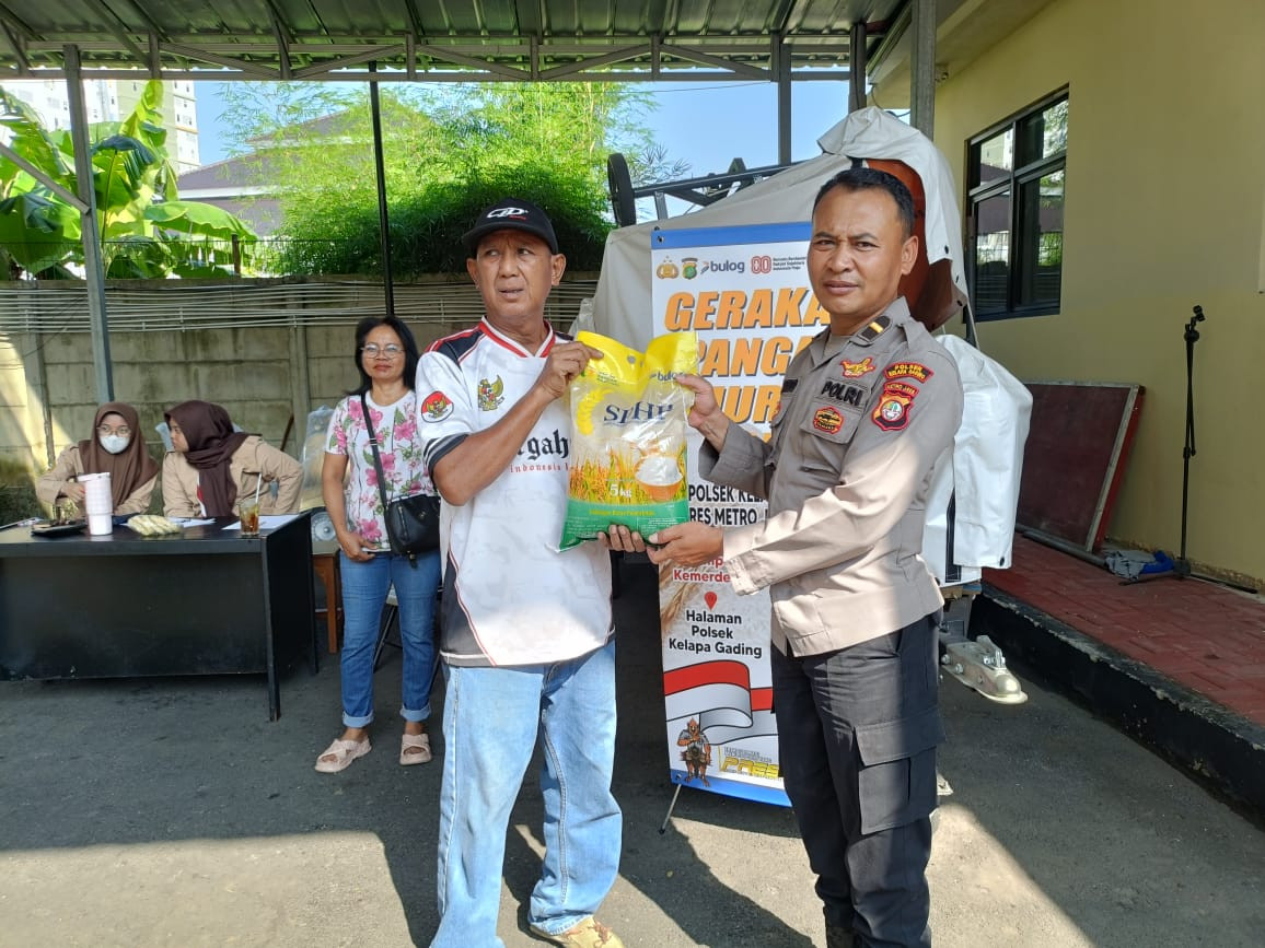 Polsek Kelapa Gading Gelar Gerakan Pangan Murah, Warga Antusias Beli Beras SPHP