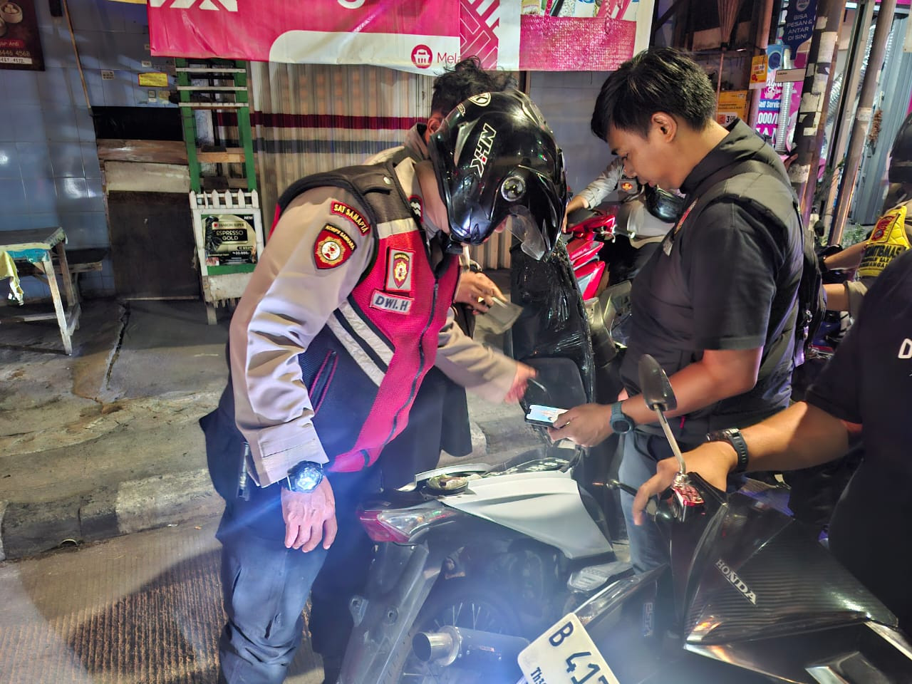Polsek Pademangan Gelar Patroli Malam, Amankan Motor Bodong dan Parkir Liar