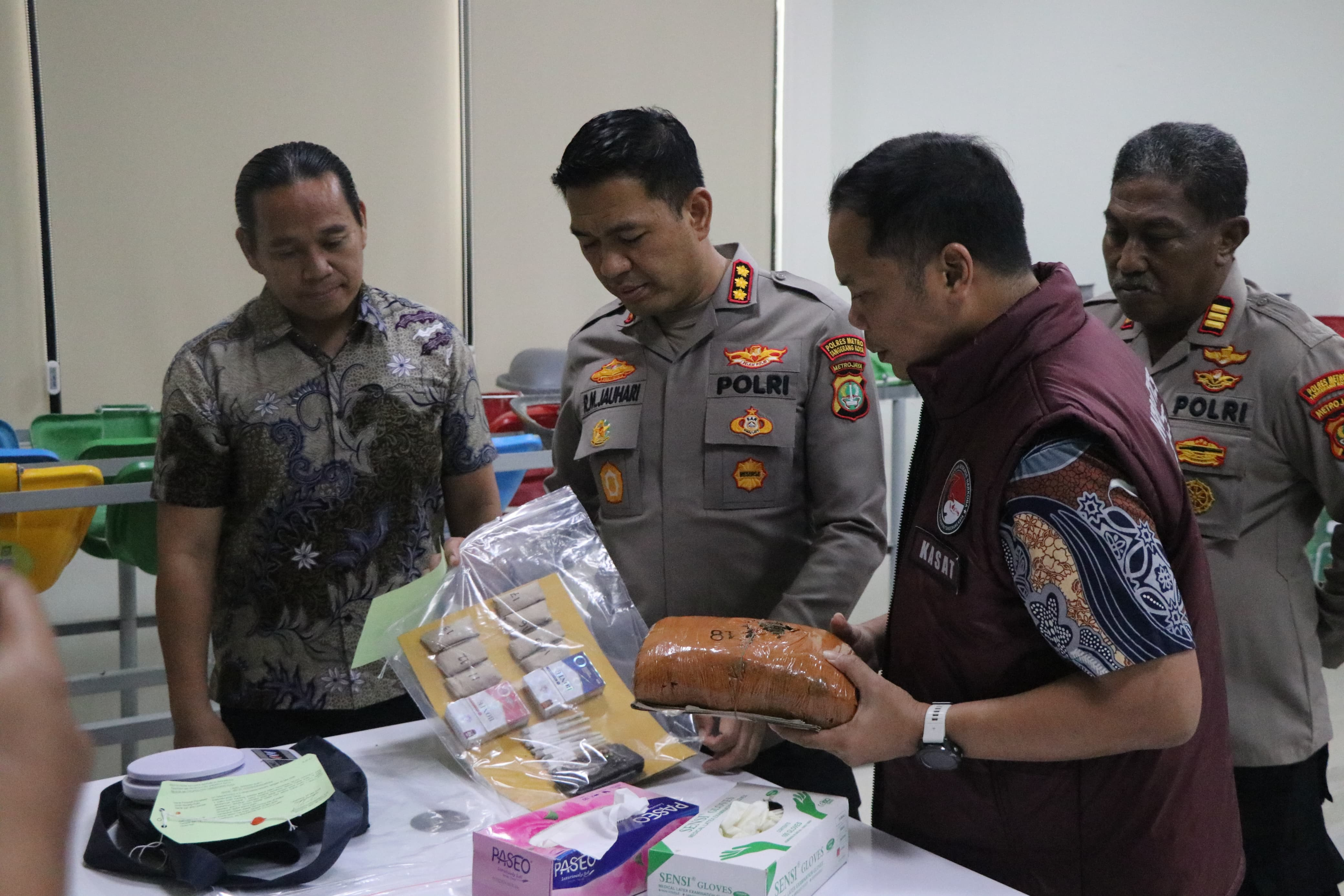 Polres Metro Tangerang Kota Bongkar Peredaran Ganja 1 Kilogram, Satu Pengedar Dibekuk Saat Patroli Malam