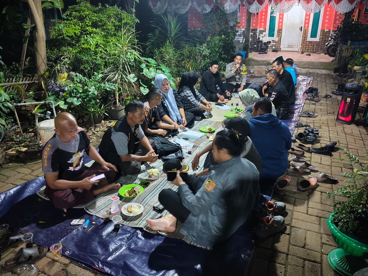 Cegah Kejahatan, Bhabinkamtibmas Cikiwul Ajak Pokdar Kamtibmas dan Warga Bersinergi