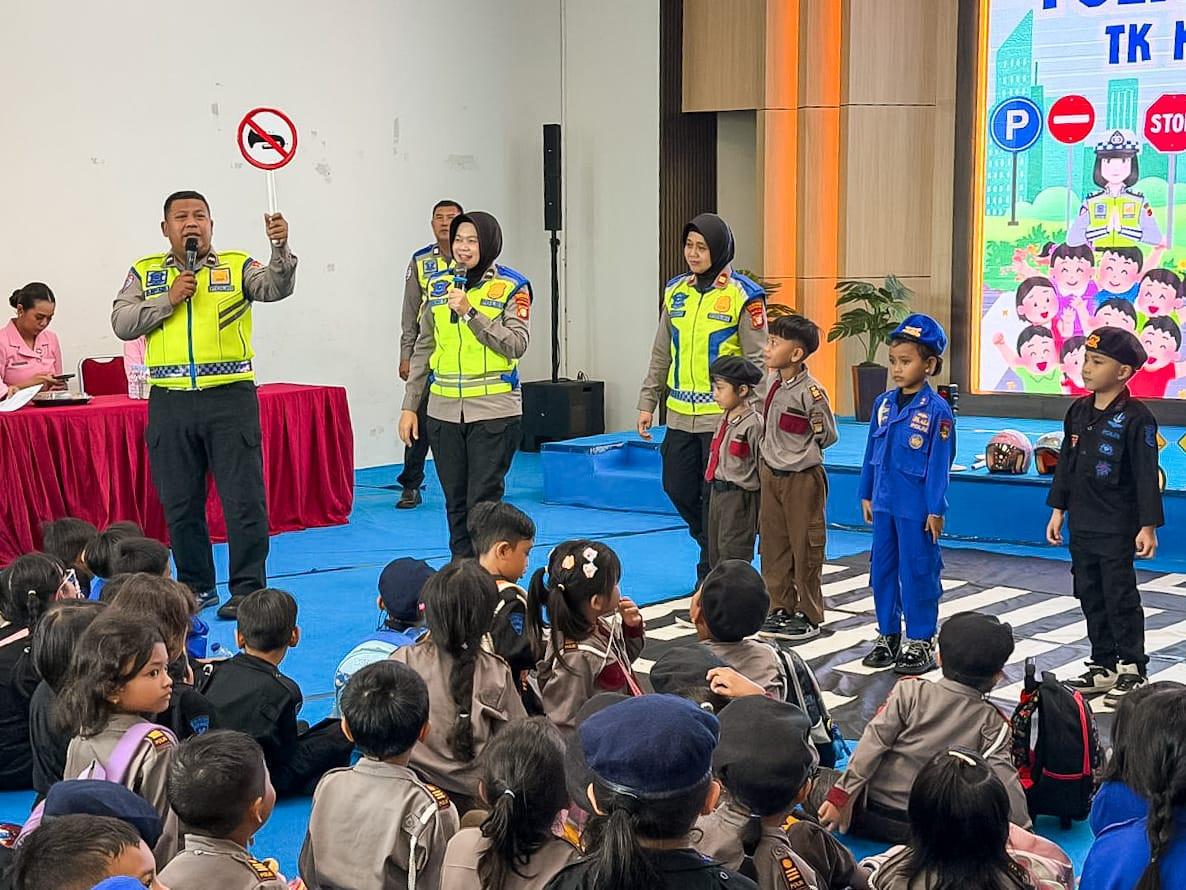 Edukasi Sejak Usia Dini, Polres Metro Tangerang Kota Ajak Anak TK Tertib Berlalu Lintas