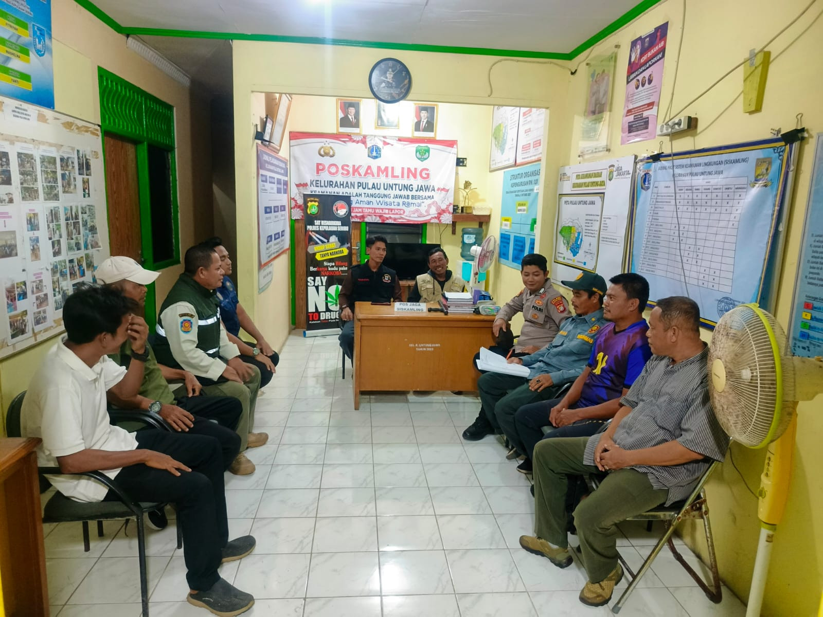 Patroli Malam Gabungan Polsek Kepulauan Seribu Selatan Perkuat Siskamling dan Antisipasi Guantibmas