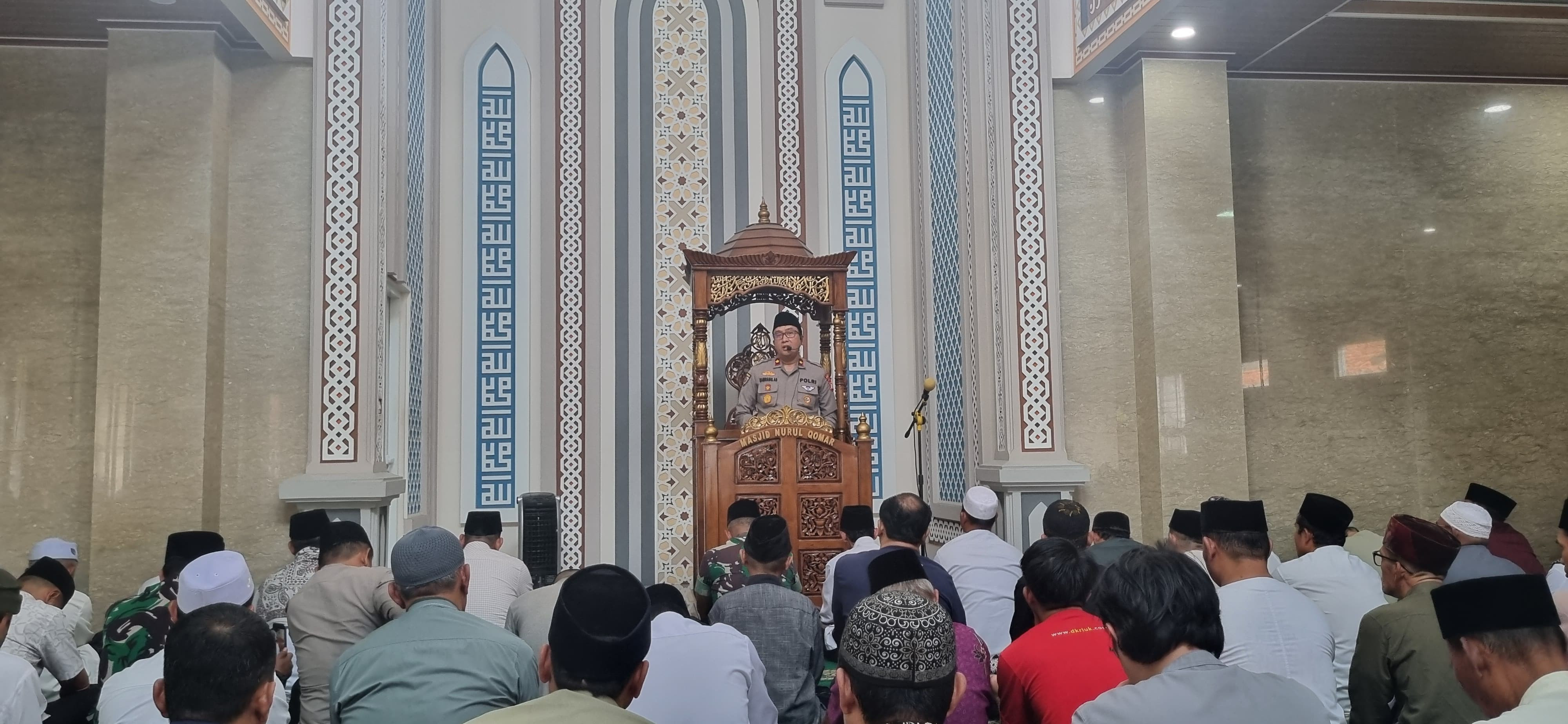 Kapolsek Ciputat Timur Gelar Jum'at Keliling, Angkat Isu Kenakalan Remaja di Masjid Nurul Qomar