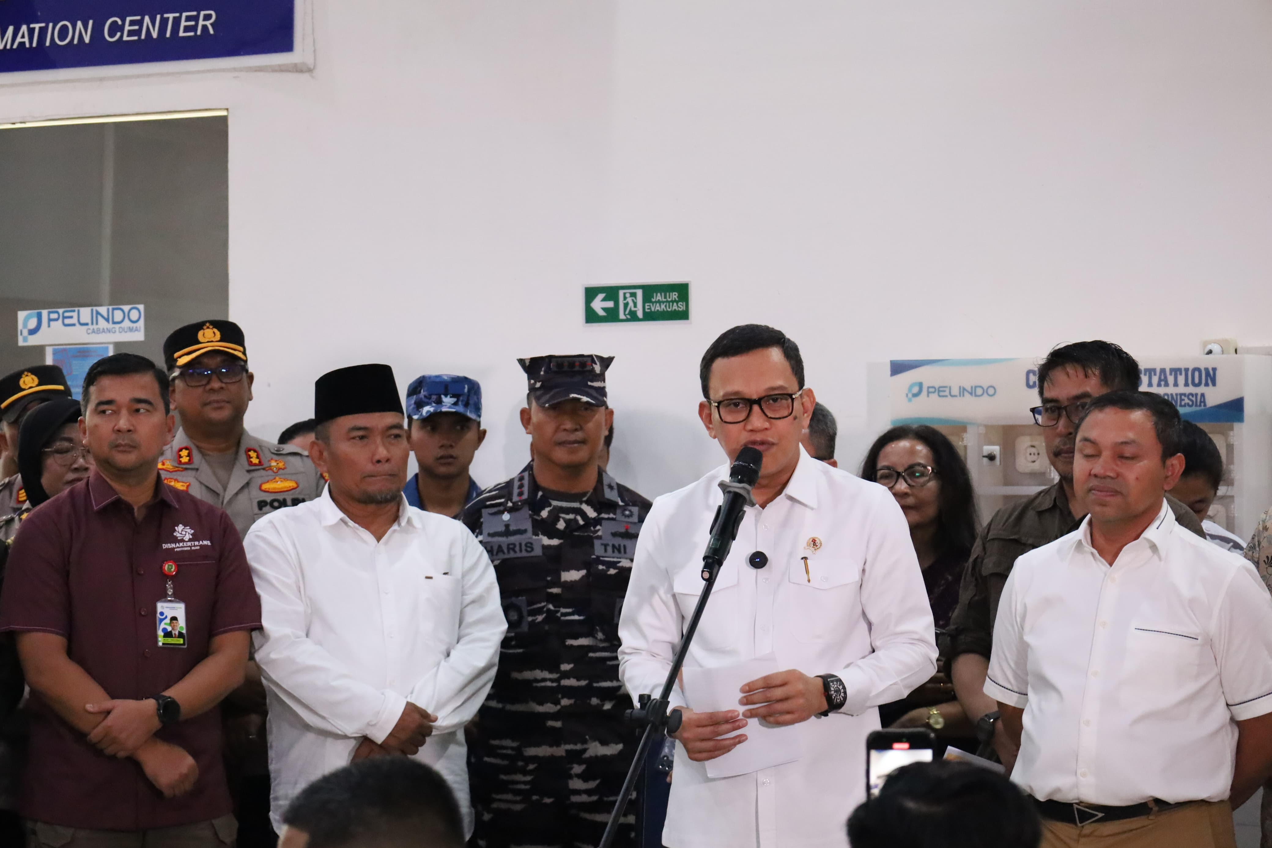Kolaborasi dan Sinergi Efektif Untuk PMI, Danlanal Bersama Gubernur Riau Dampingi Menteri P2MI Tinjau Fasilitas Pelayanan PMI di Pelabuhan Internasional Dumai