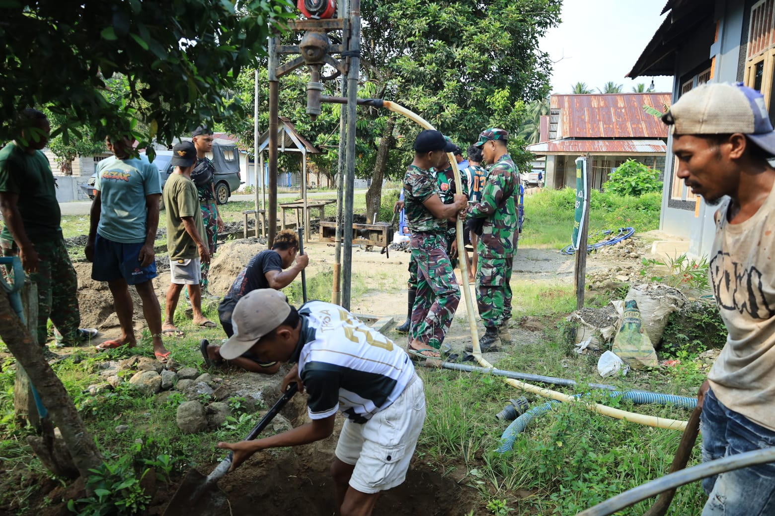Atasi Krisis Air Bersih, Satgas TMMD Ke-126 Kodim 1505/Tidore Bangun 4 Titik Sumur Bor di Oba Selatan "TNI Manunggal Air"