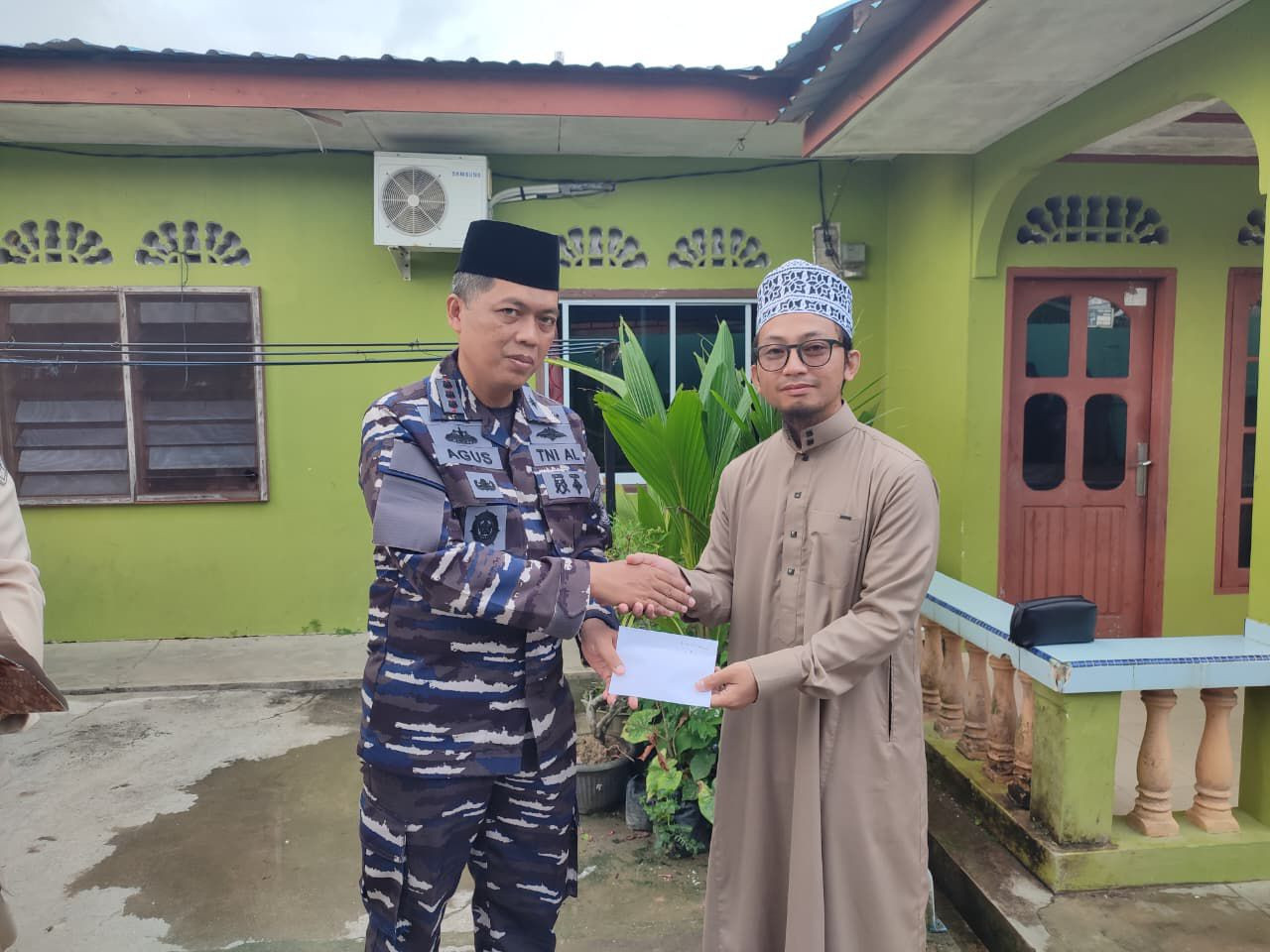 Jelang HUT Ke-80 TNI AL Tahun 2025, Lanal Bintan Serahkan Santunan Ke Pondok Tahfidz Darul Fikri
