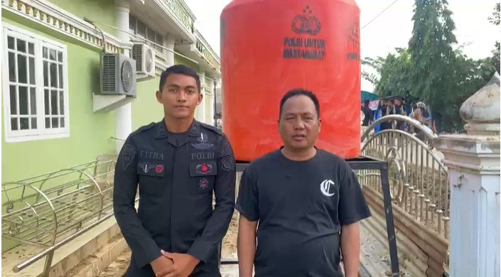 Pastikan Akses Air Bersih, Polri Pasang Tandon Pascabencana di Aceh Tamiang