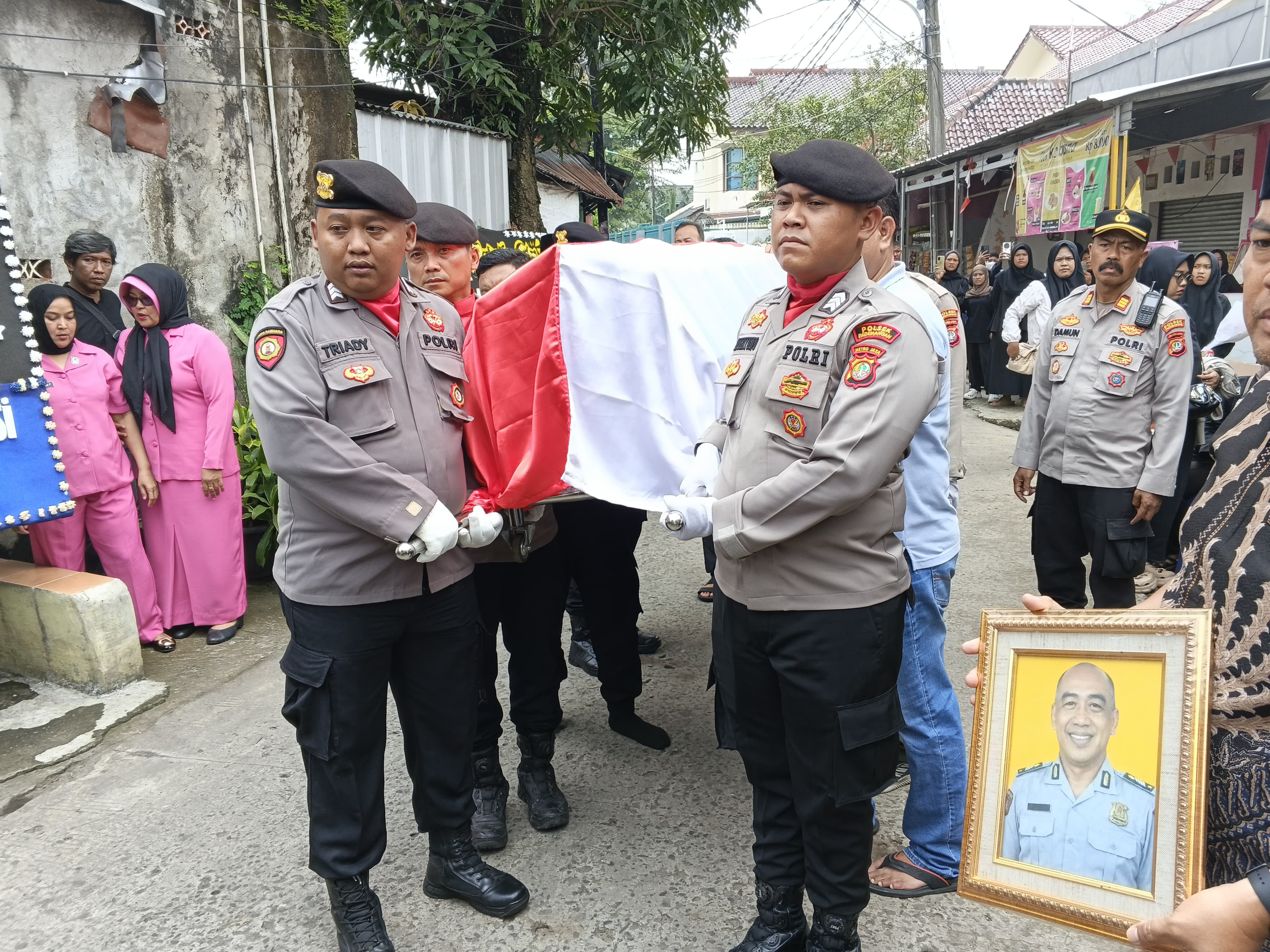 Polsek Pademangan Gelar Pemakaman Kedinasan untuk AIPTU Sugiarto