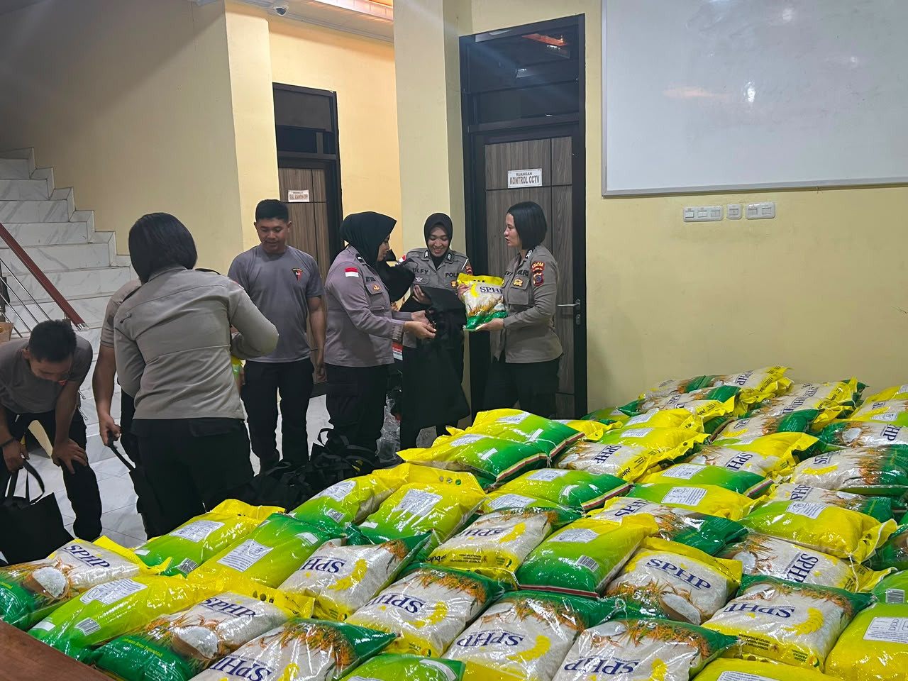 Polri Siapkan 3.500 Paket Sembako, Besok Dikirim ke Nagekeo dan Ngada