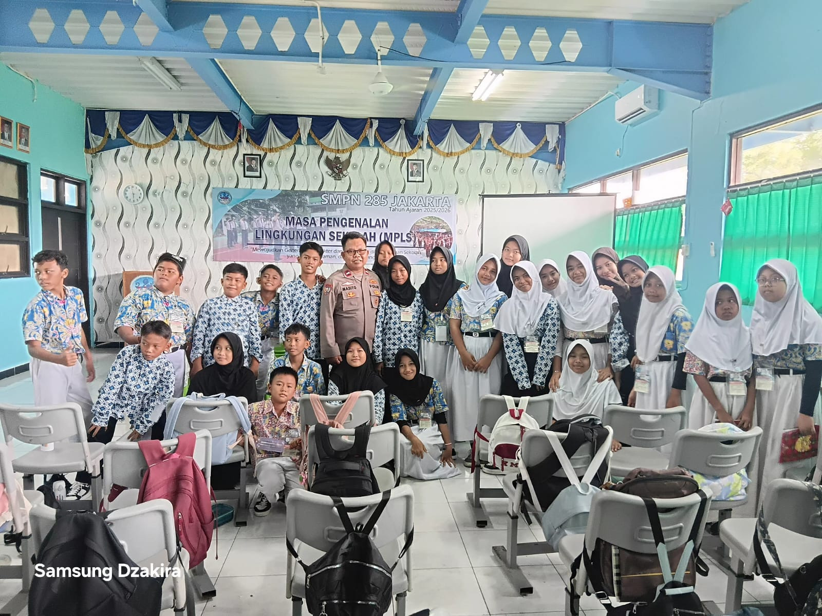 Bhabinkamtibmas Pulau Untung Jawa Sosialisasikan Bahaya Bullying dan NAPZA kepada Siswa Baru SMPN 285