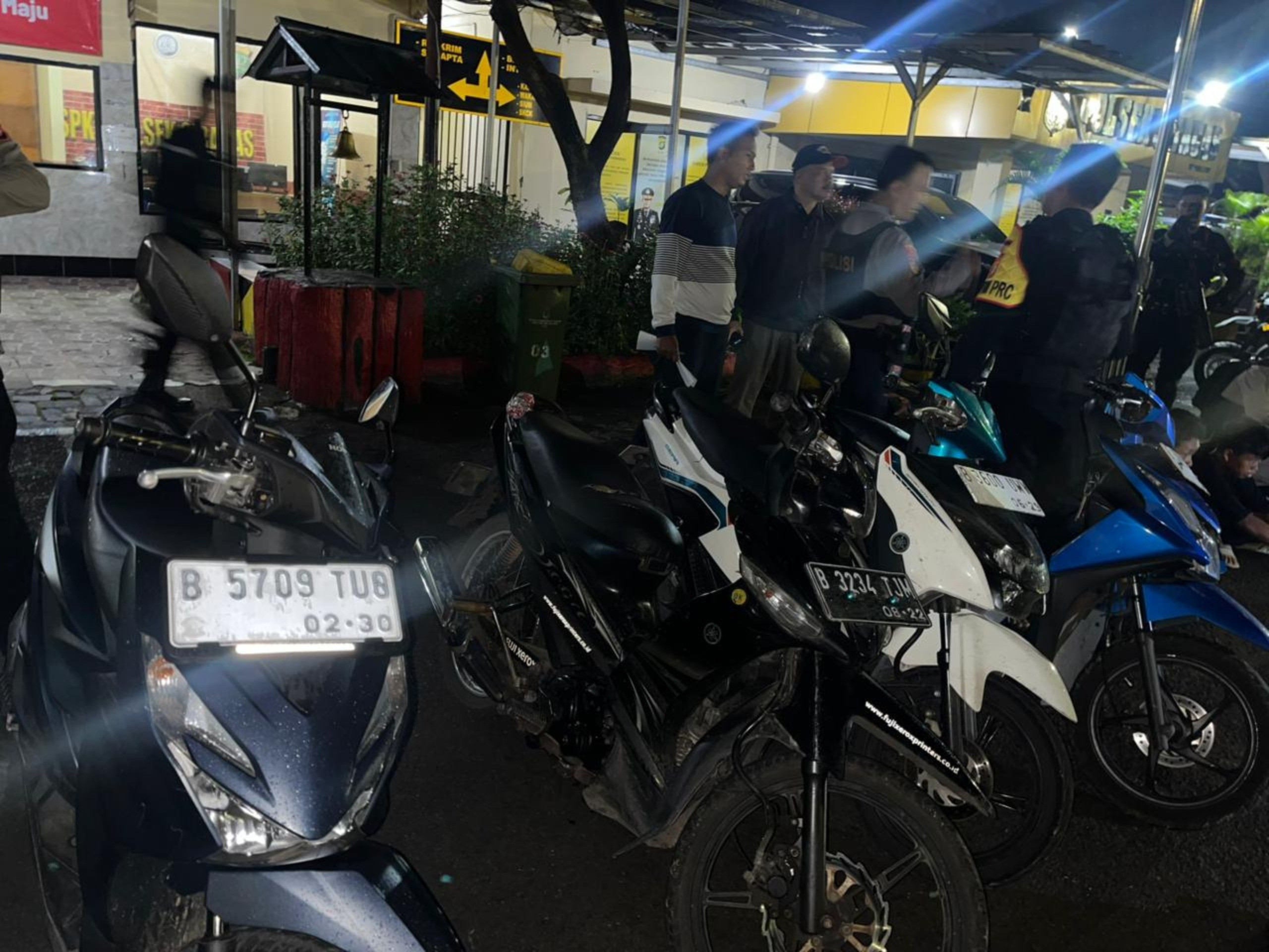 Patroli Gabungan Brimob–Polres Jaktim Gagalkan Tawuran dan Balap Liar Dini Hari; Celurit dan Panah Disita