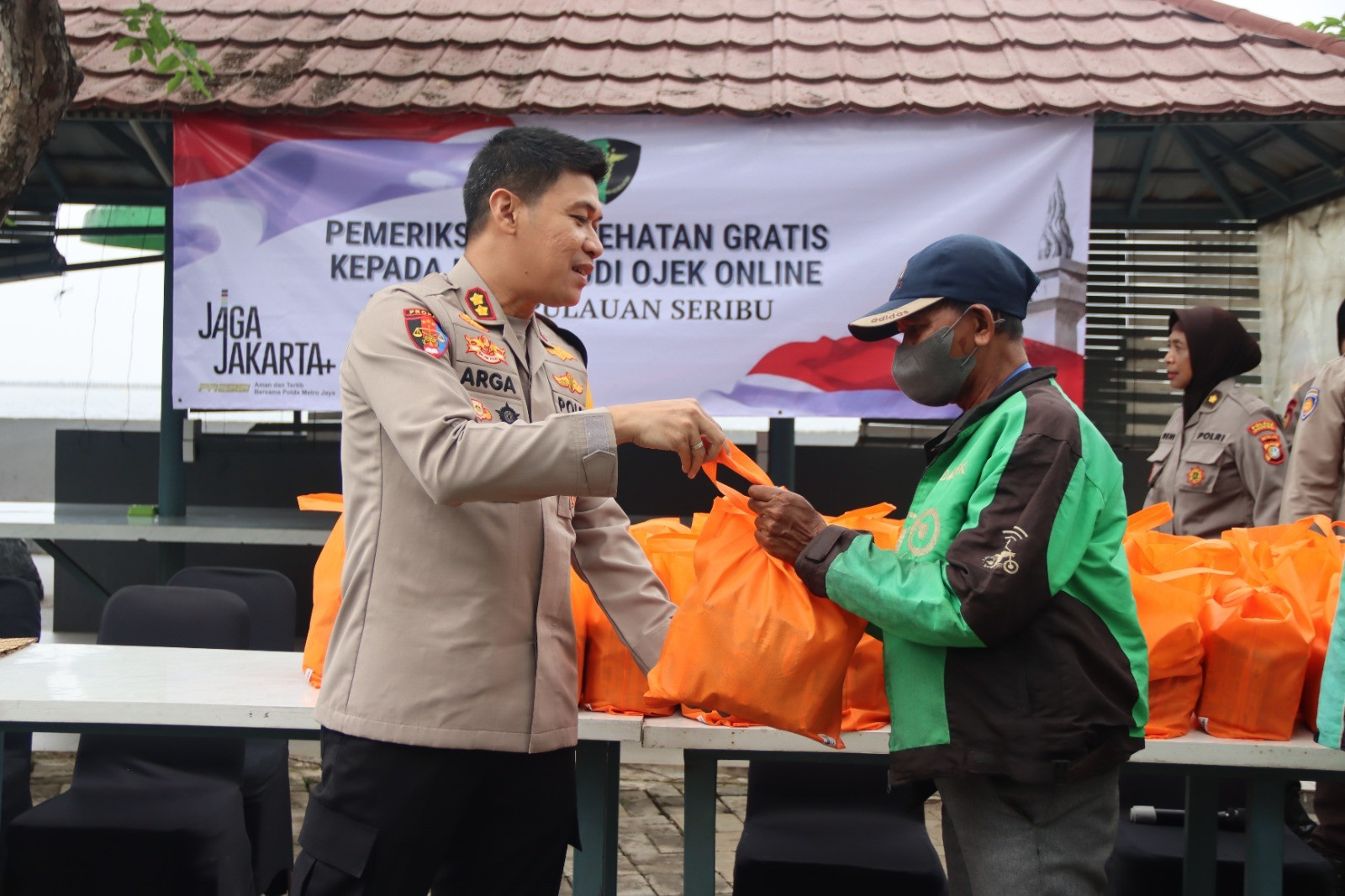 Polres Kepulauan Seribu Gelar Pemeriksaan Kesehatan Gratis untuk Pengemudi Ojek Online di Marina Ancol