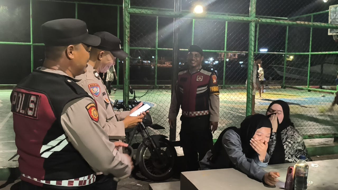 Patroli Gabungan Siskamling Polsek Kepulauan Seribu Utara, Sosialisasikan Layanan 110 dan Antisipasi Kejahatan Jalanan