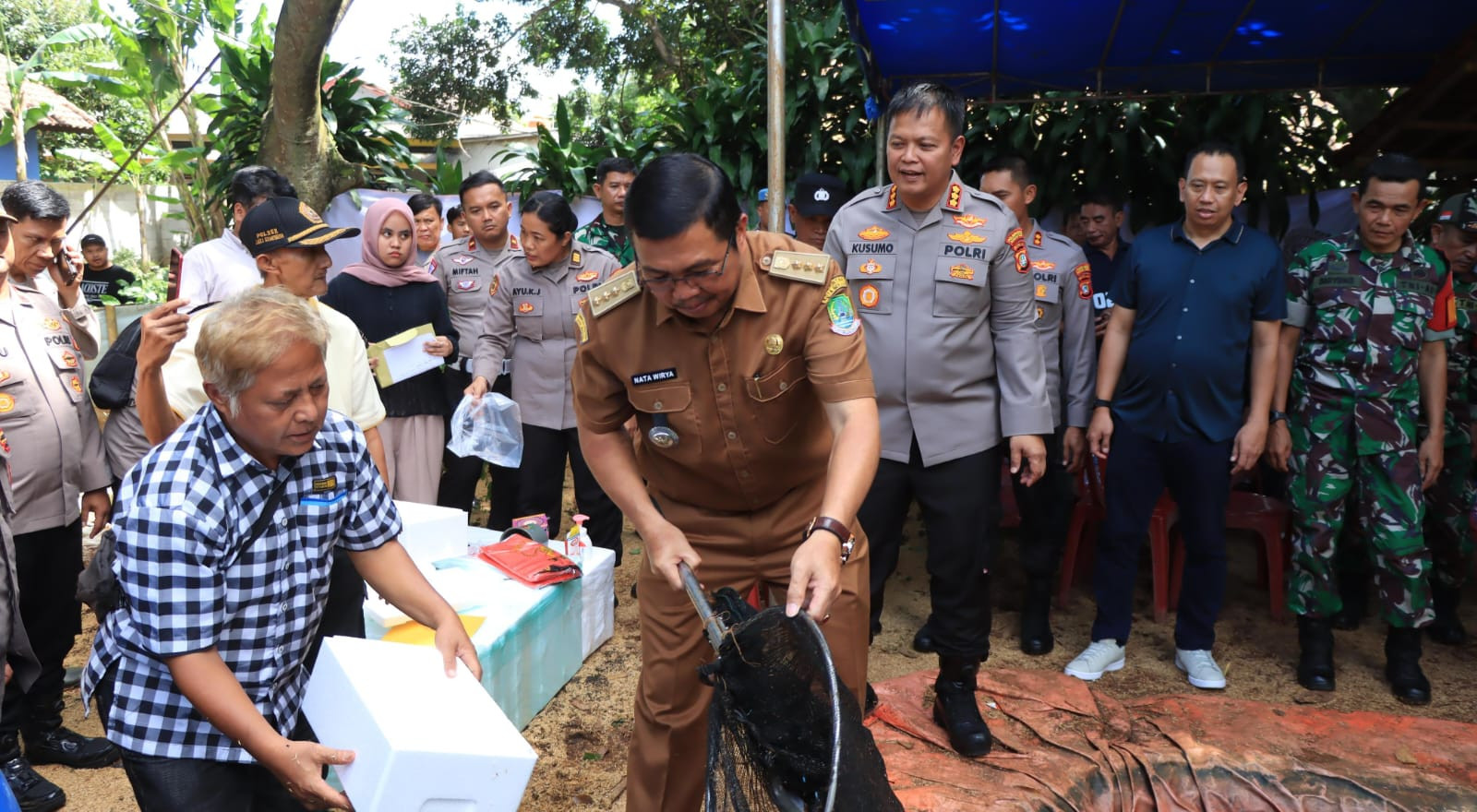 Panen Ikan Lele "Program Ketahanan Pangan Polres Metro Bekasi Kota