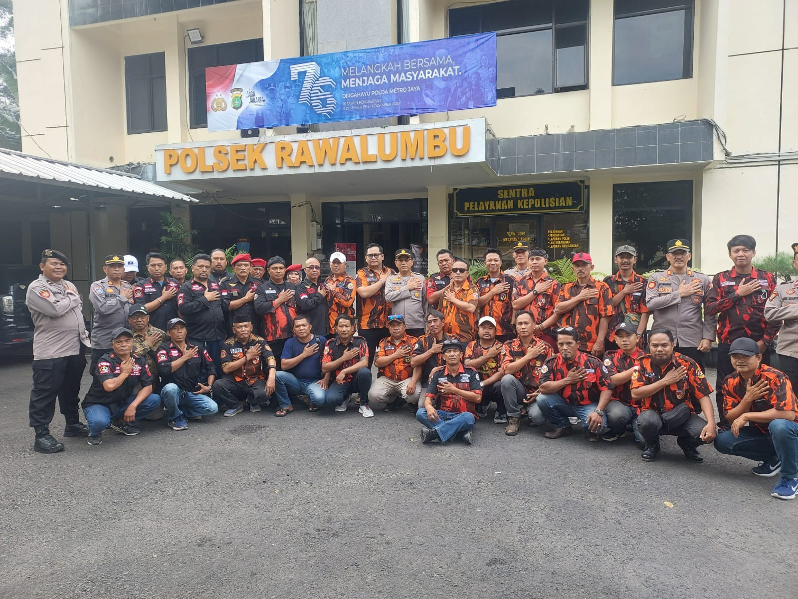 Kapolsek Rawalumbu Pimpin Apel Kamtibmas Ormas di Halaman Polsek