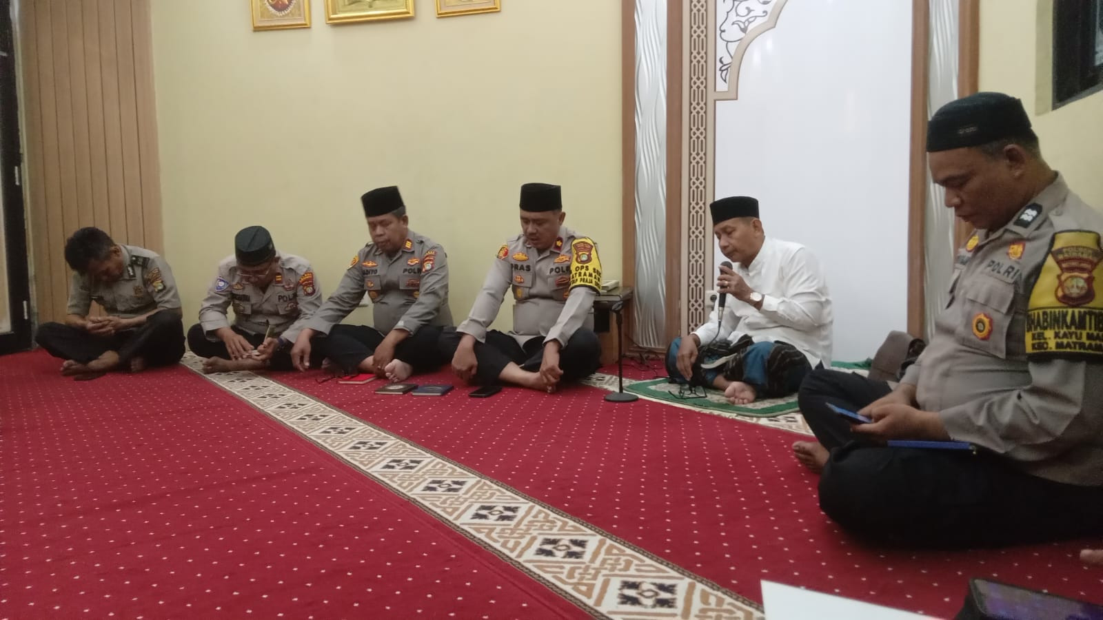 Kapolsek Matraman Cooling System dengan gelar pengajian dan Yasinan bersama Warga