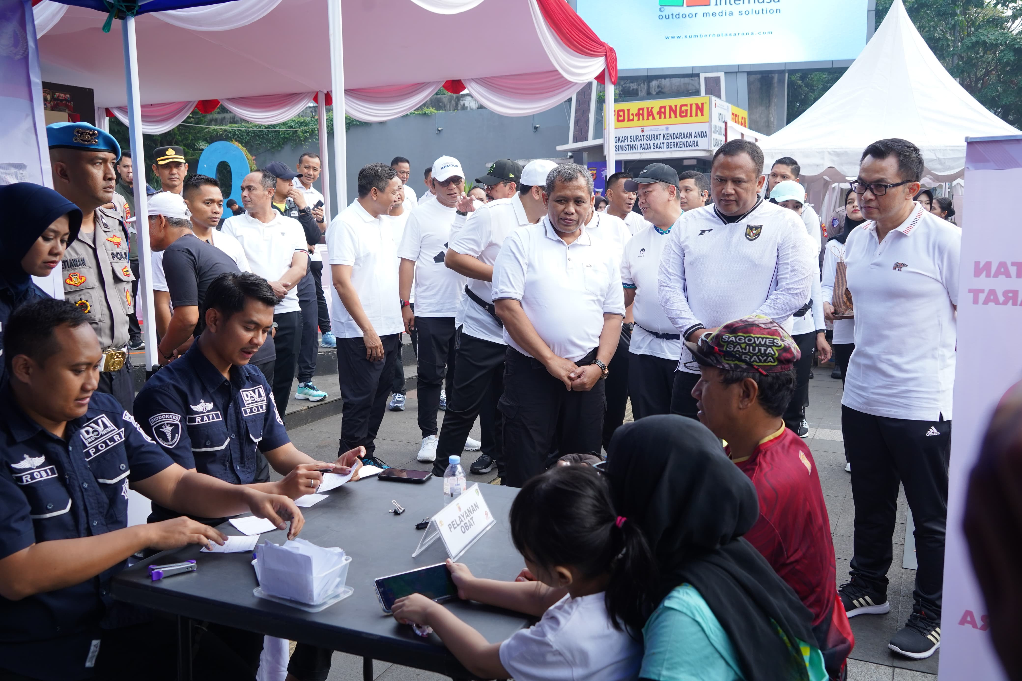 Antusias warga Bandung Kunjungi Pelayanan Publik Gratis di Car Free Day Dago Bandung
