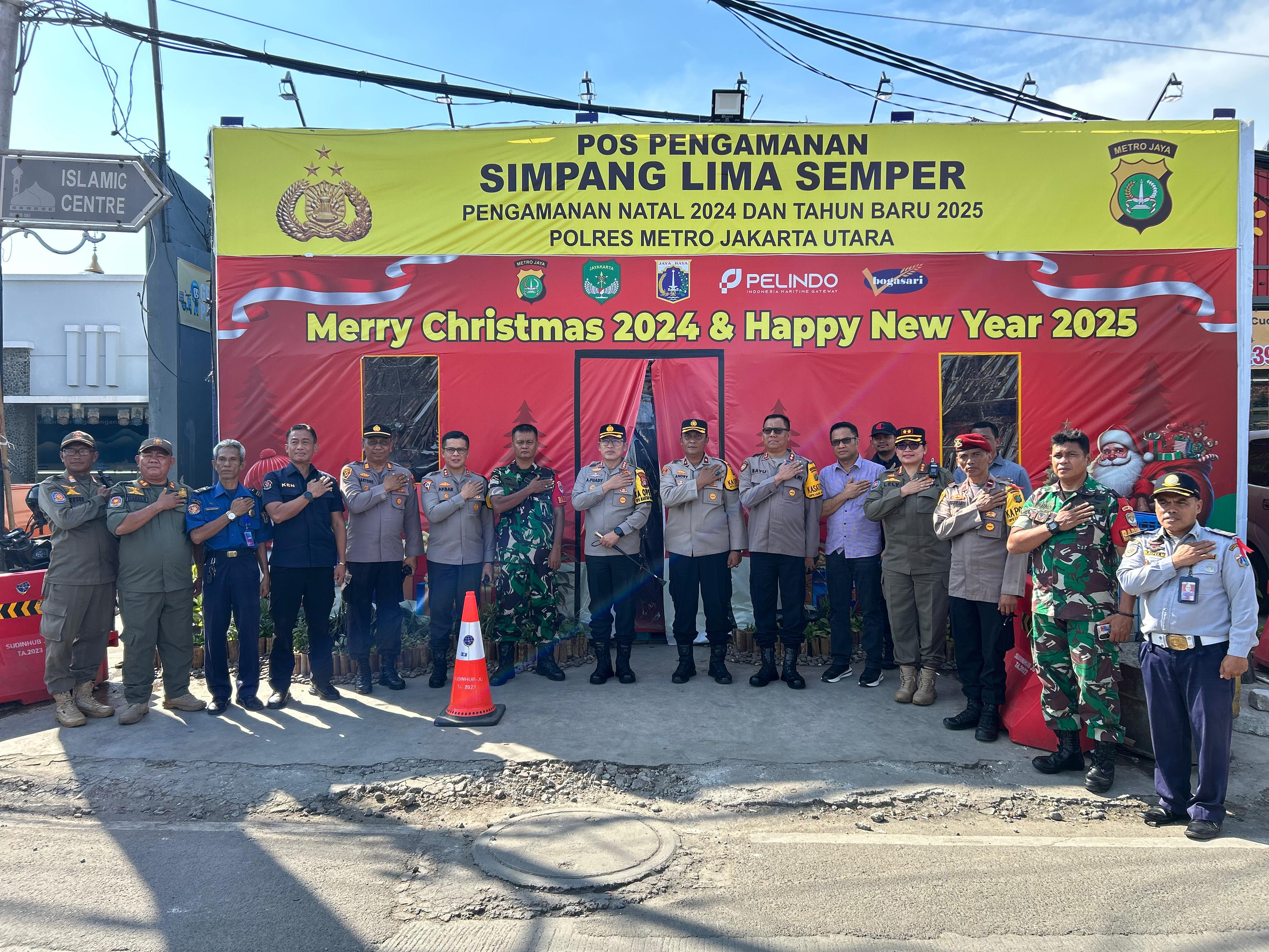 Kunjungan Kapolres Metro Jakarta Utara Kombes Pol H. Ahmad Fuady di Pos PAM Simpang Lima Semper