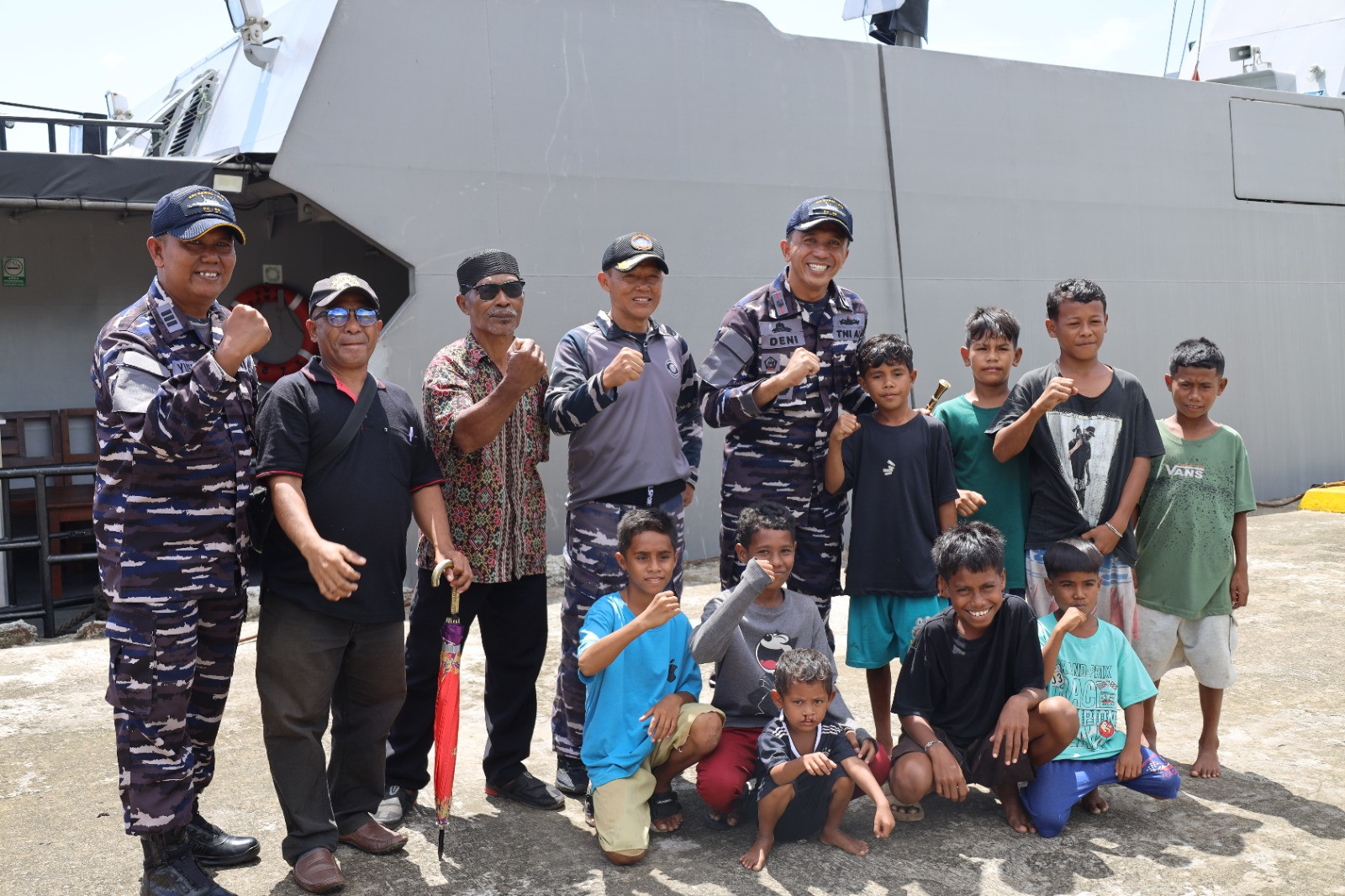 Lantamal IX Ambon Bekerjasama Dengan Bank Indonesia Laksanakan Bakti Sosial Kesehatan dan Sosialisasi Cinta, Bangga, Paham Rupiah di Pelabuhan Amnalau