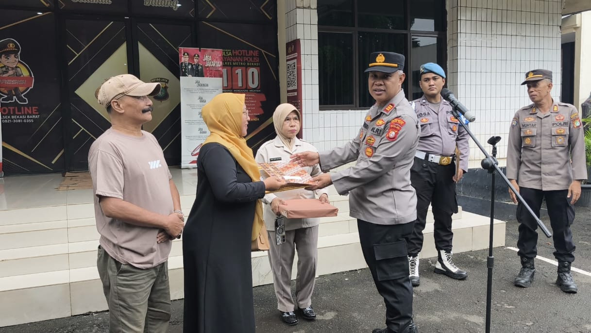 Ibu Rumah Tangga Gagalkan Pencurian Motor, Kapolsek Bekasi Barat Berikan Penghargaan