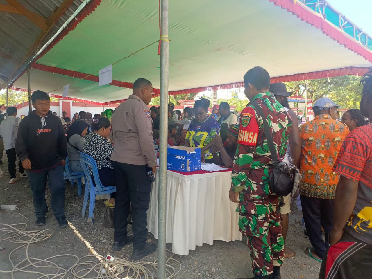 Yakinkan Berjalan Dengan Lancar, Babinsa Koramil Kuala Kencana Laksanakan Pendampingan Penyaluran BLTS Kesra TA 2025