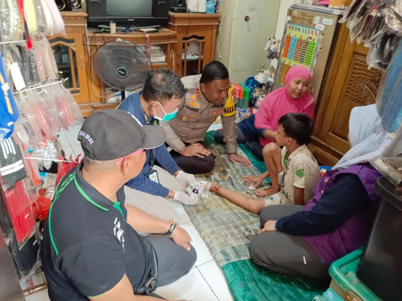 Polri Datangi Rumah Siswa SDN Kalibaru 01: Hadirkan Rasa Aman Lewat Trauma Healing Door to Door