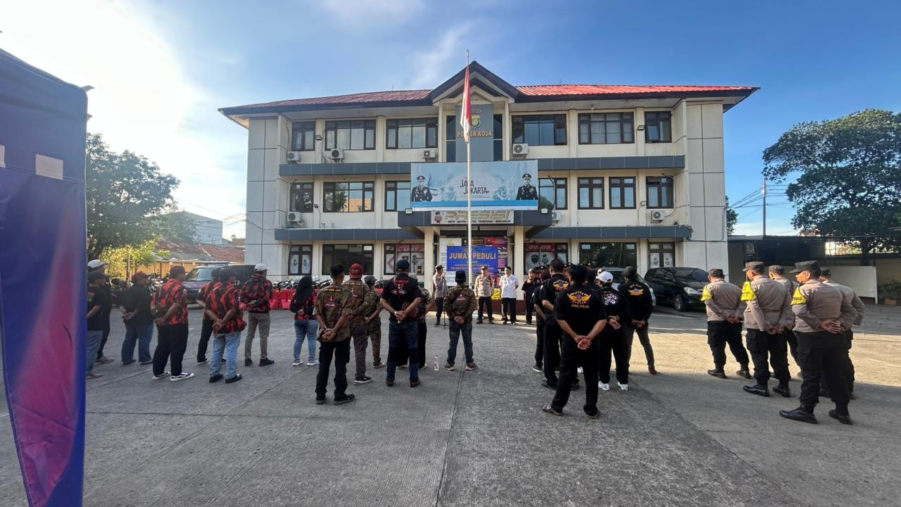 Polsek Koja Gelar Jumat Peduli, Perkuat Sinergi dengan Ormas Jaga Kamtibmas