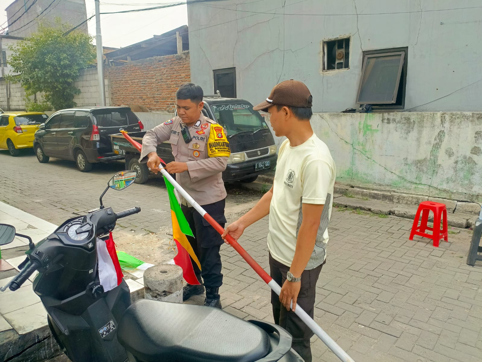 Polsek Pademangan Ajak Warga Pasar Jaya Semarakkan HUT RI ke-80 dan Waspadai Curanmor hingga Judi Online