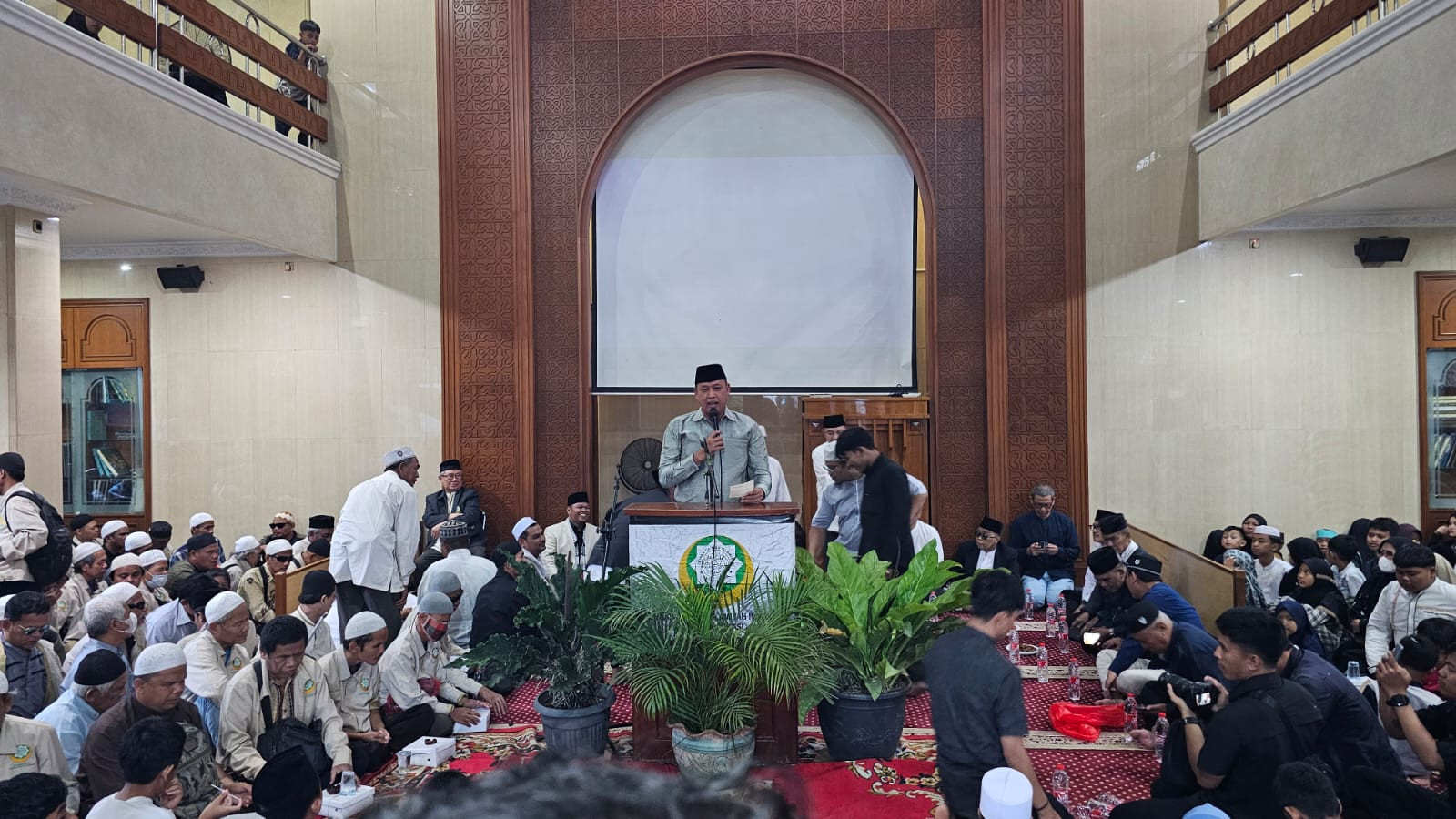 Buka Puasa Bersama dan Santunan Anak Yatim Warnai Ramadan di Masjid Al Muslimun Medan Satria