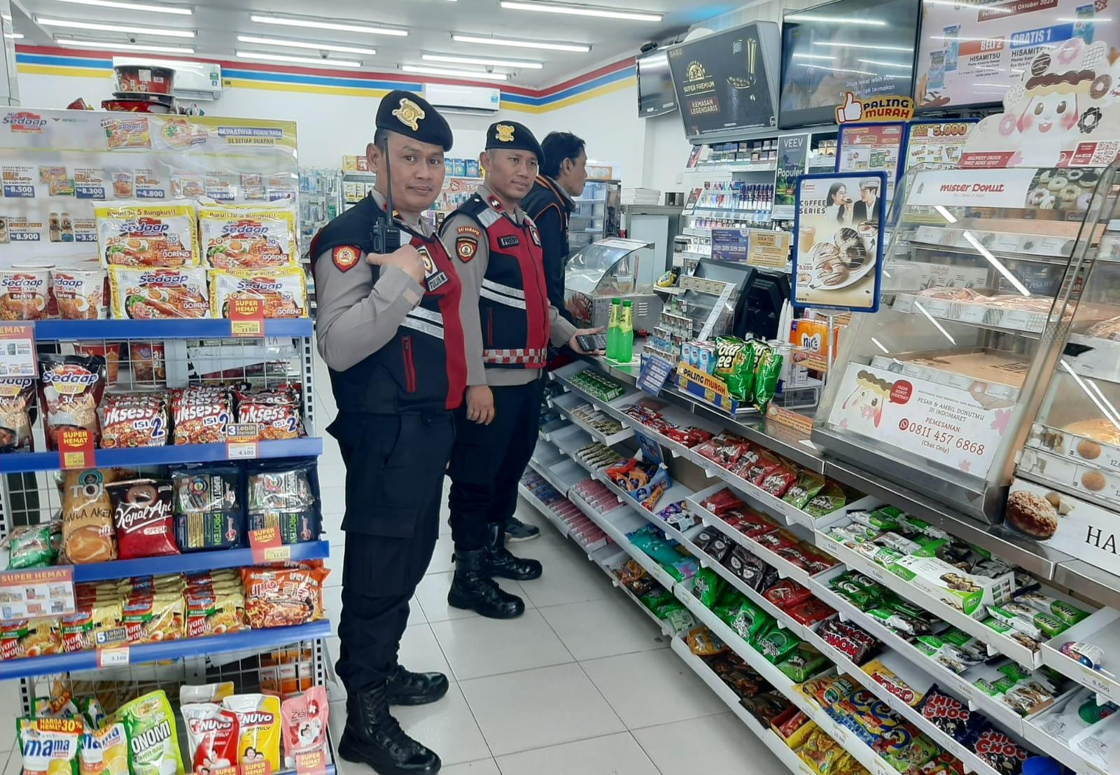 Polsek Bantargebang Gelar Patroli Jalan Kaki Antisipasi Gangguan Kamtibmas