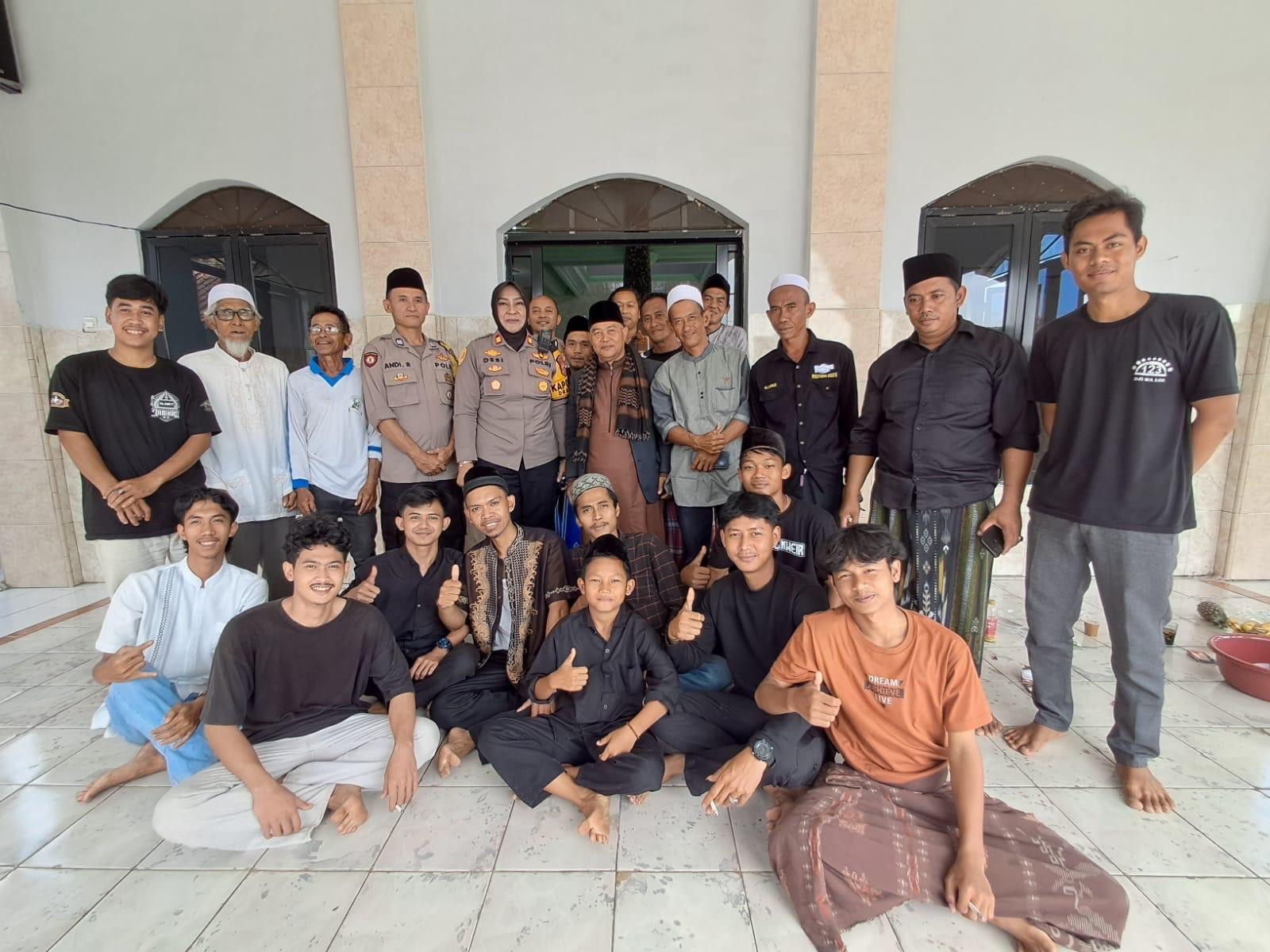 Kapolsek Dramaga Door To Door dalam Rangka Program Jumat Curhat, Dengarkan Aduan Keluhan Tokoh Agama Dan Pemuda Kecamatan Dramaga