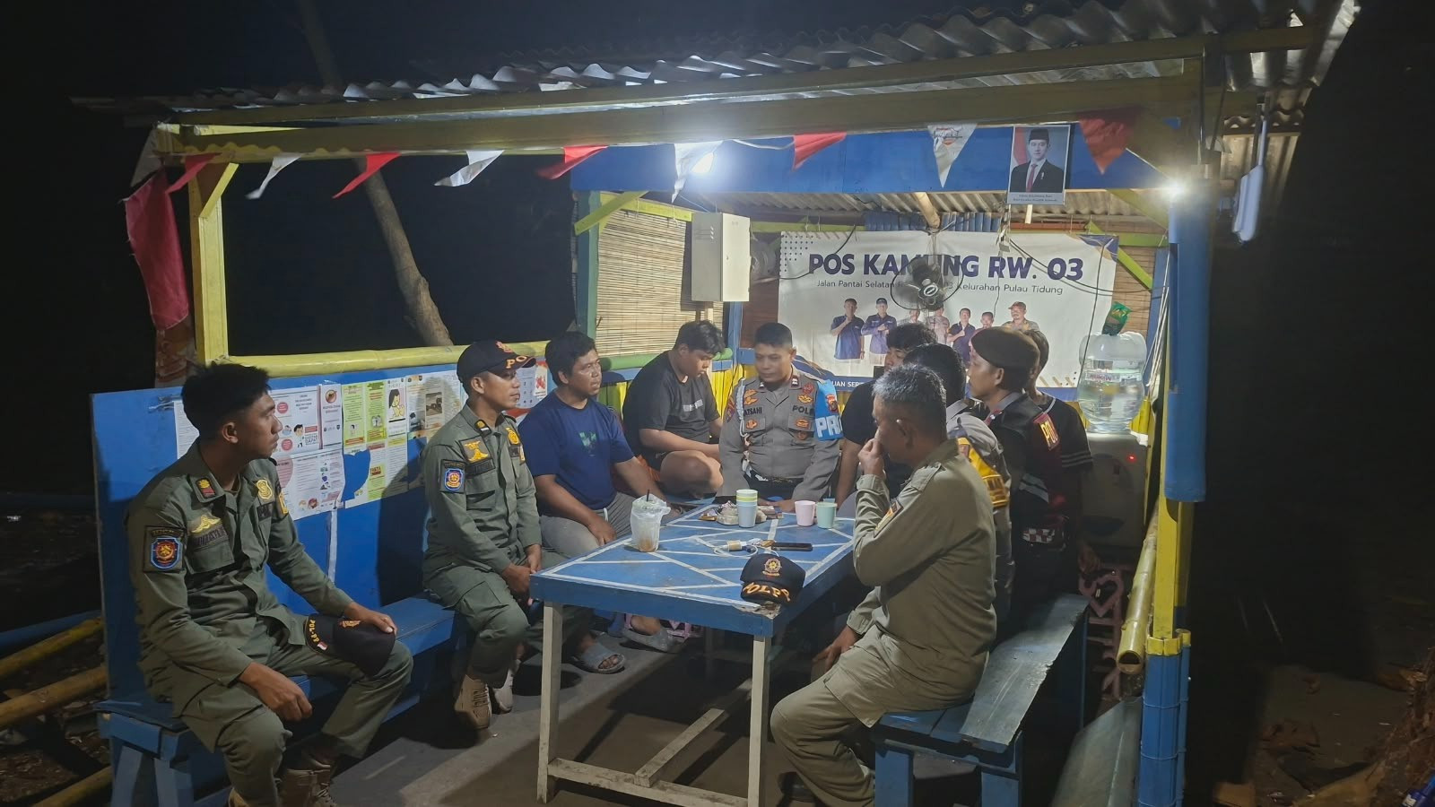 Patroli Gabungan Malam, Polsek Kepulauan Seribu Selatan Sosialisasikan Layanan 110 dan Antisipasi Guantibmas