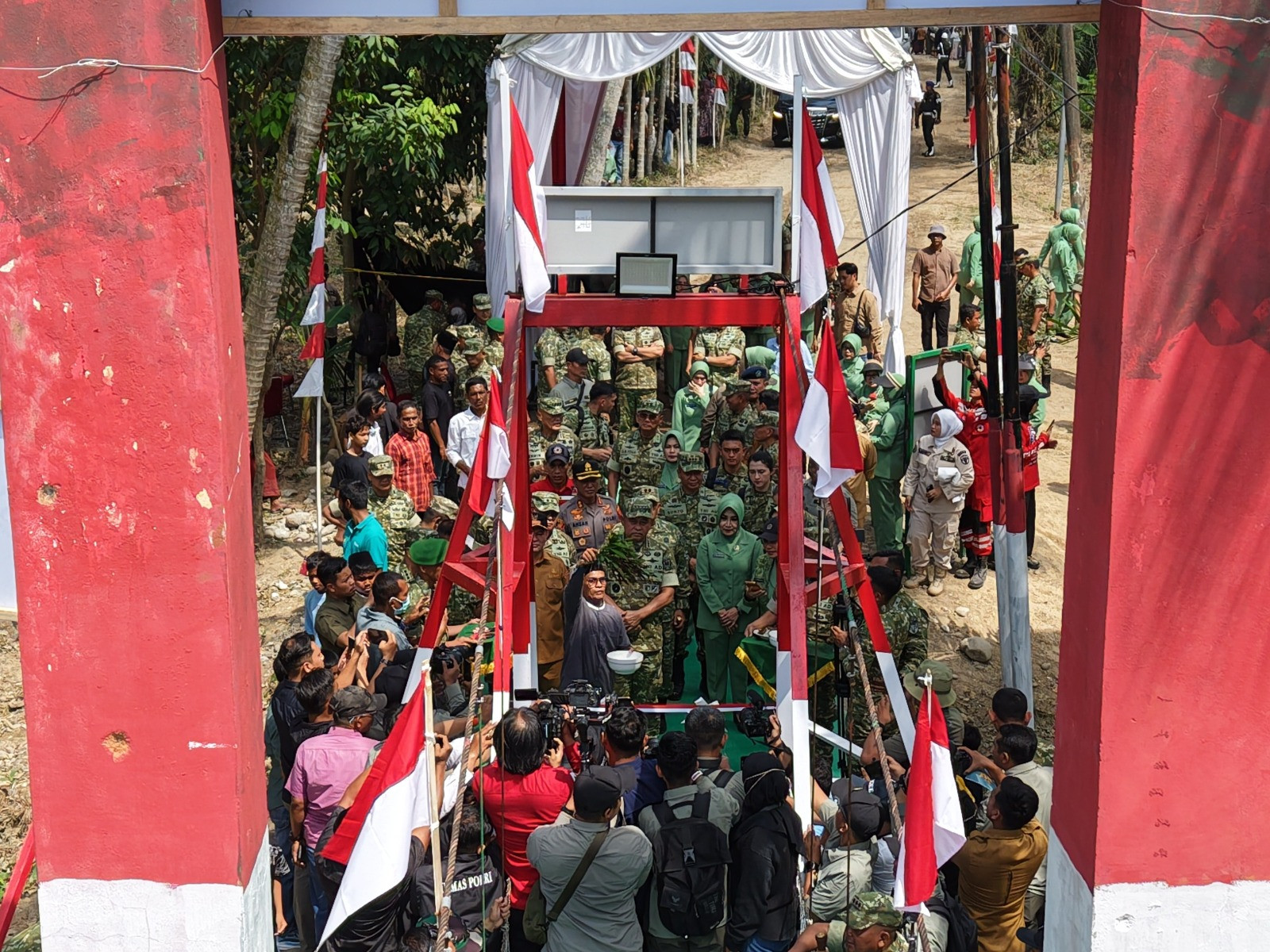 Resmikan 218 Jembatan, Presiden Prabowo: Prestasi Luar Biasa TNI dalam 2,5 Bulan