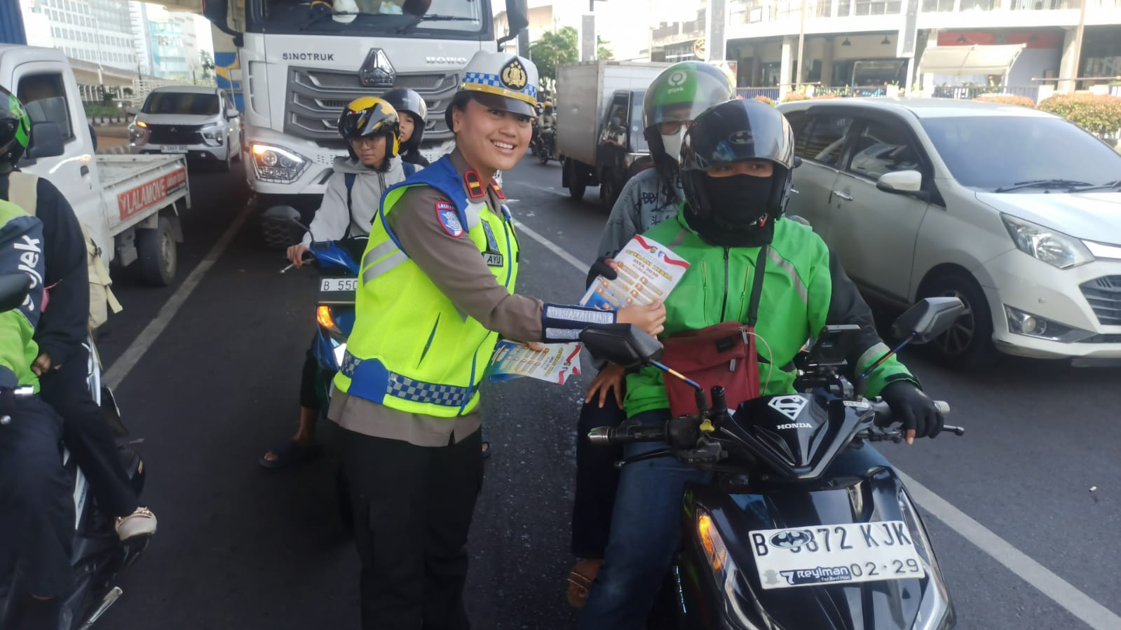 Operasi Zebra Jaya 2025, Sat Lantas Bekasi Kota Sisir Perempatan BCP: Utamakan Edukasi Humanis