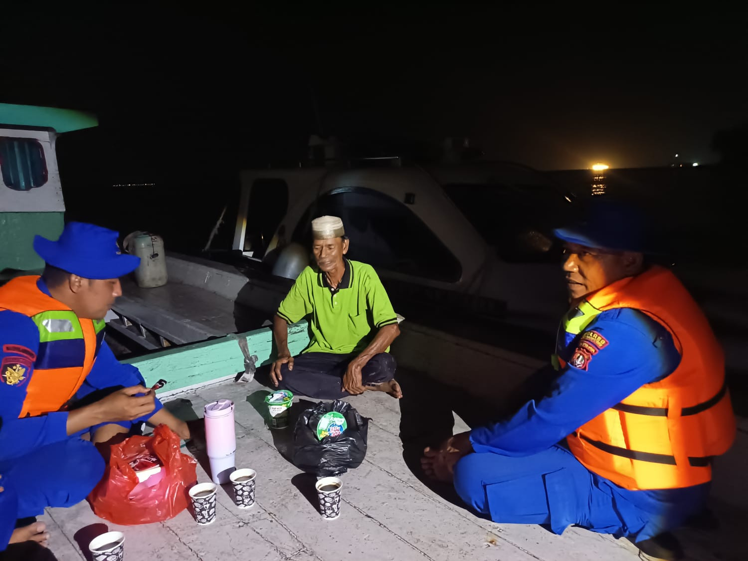 Ngopi Kamtibmas, Satpolairud Polres Kepulauan Seribu Sosialisasikan Layanan Polisi 110 dan Imbau Waspada Erupsi Gunung Anak Krakatau