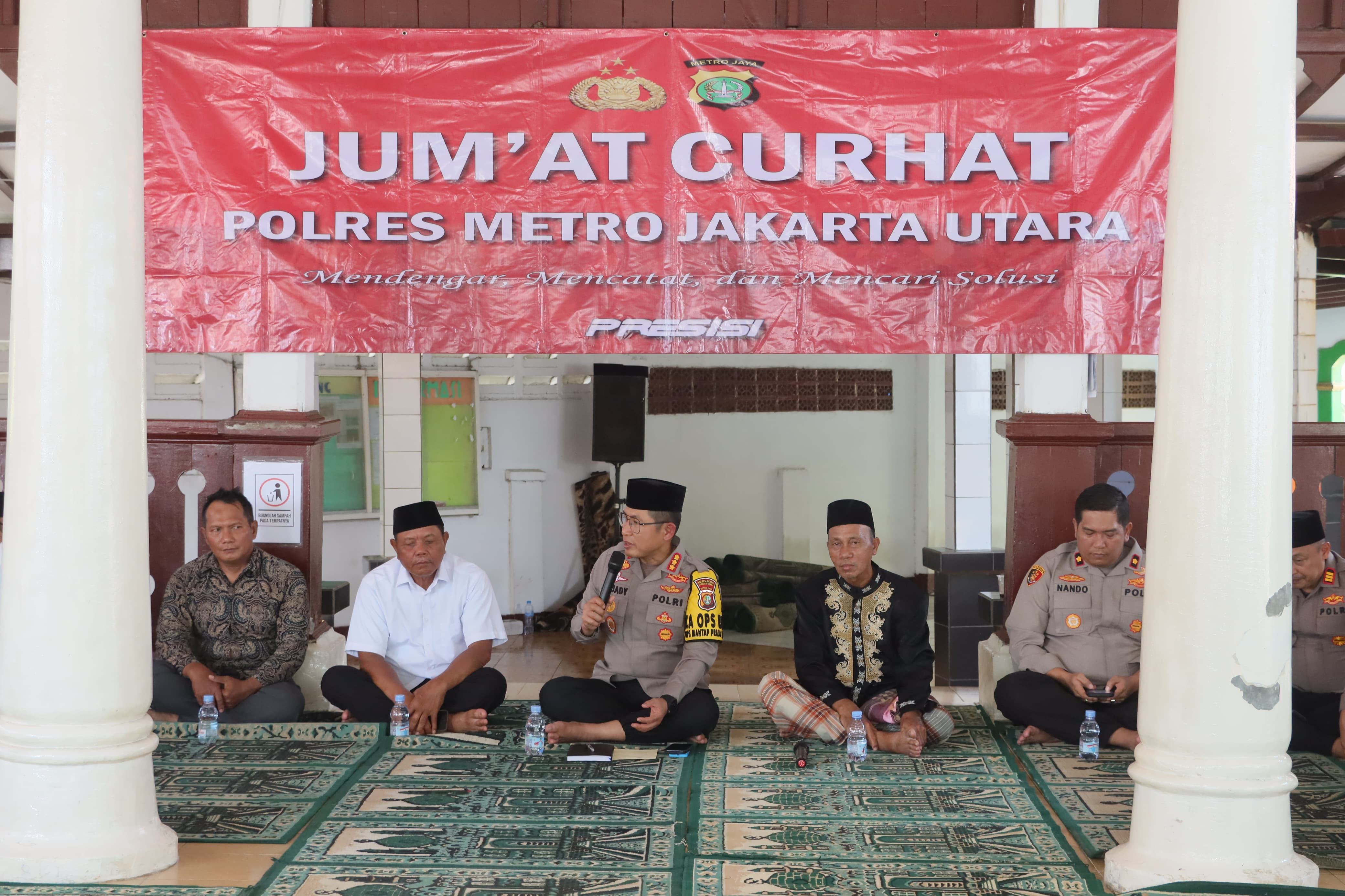 Sholat Jumat dan Jumat Curhat Kapolres Metro Jakarta Utara Di Masjid Al - Alam Marunda Cilincing