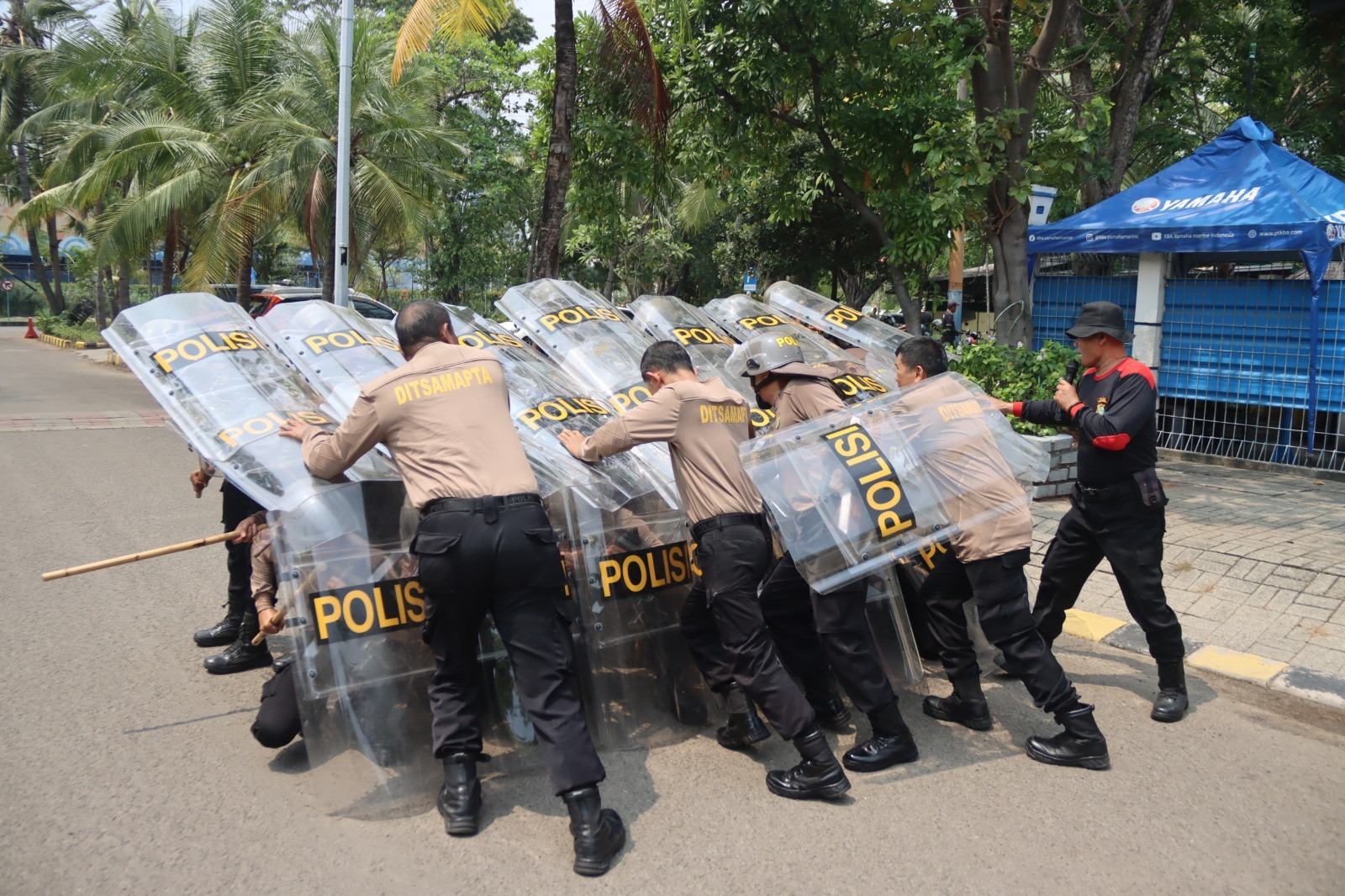 Tingkatkan Kesiapsiagaan Personel, Polres Kepulauan Seribu Gelar Pelatihan Dalmas Samapta
