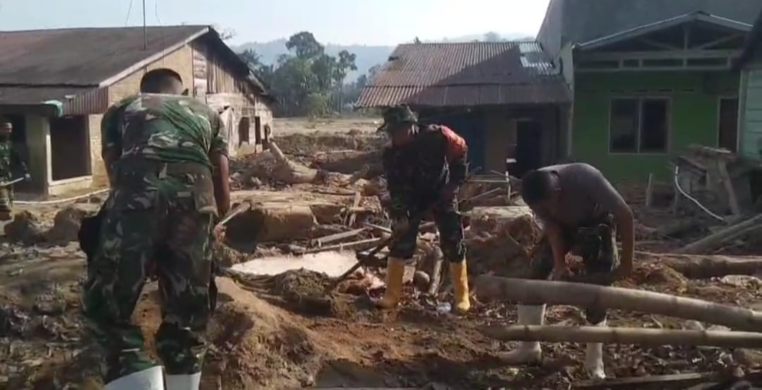 Satgas Gulbencal Kodam I/BB Laksanakan Pembersihan SDN 100704 Hutagodang