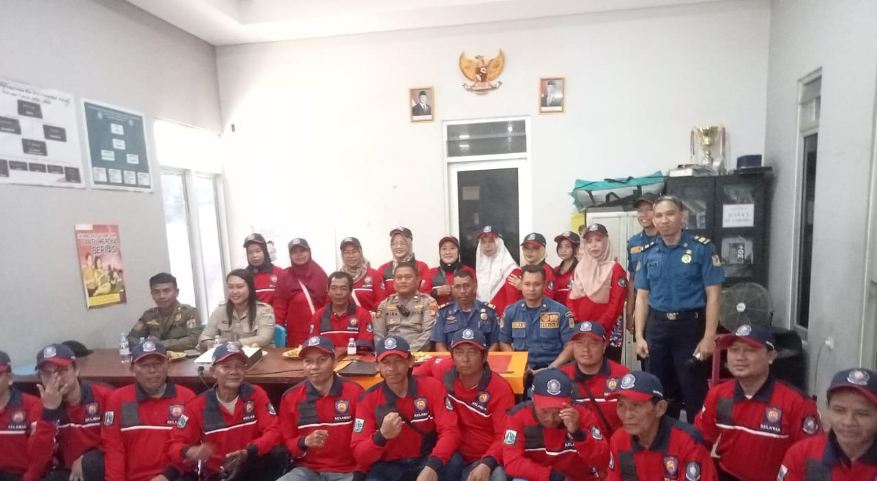 Polsek Pademangan dan Damkar Gelar Pelatihan Pemadaman Api Dukung Program “Jaga Lingkungan” di Kelurahan Ancol